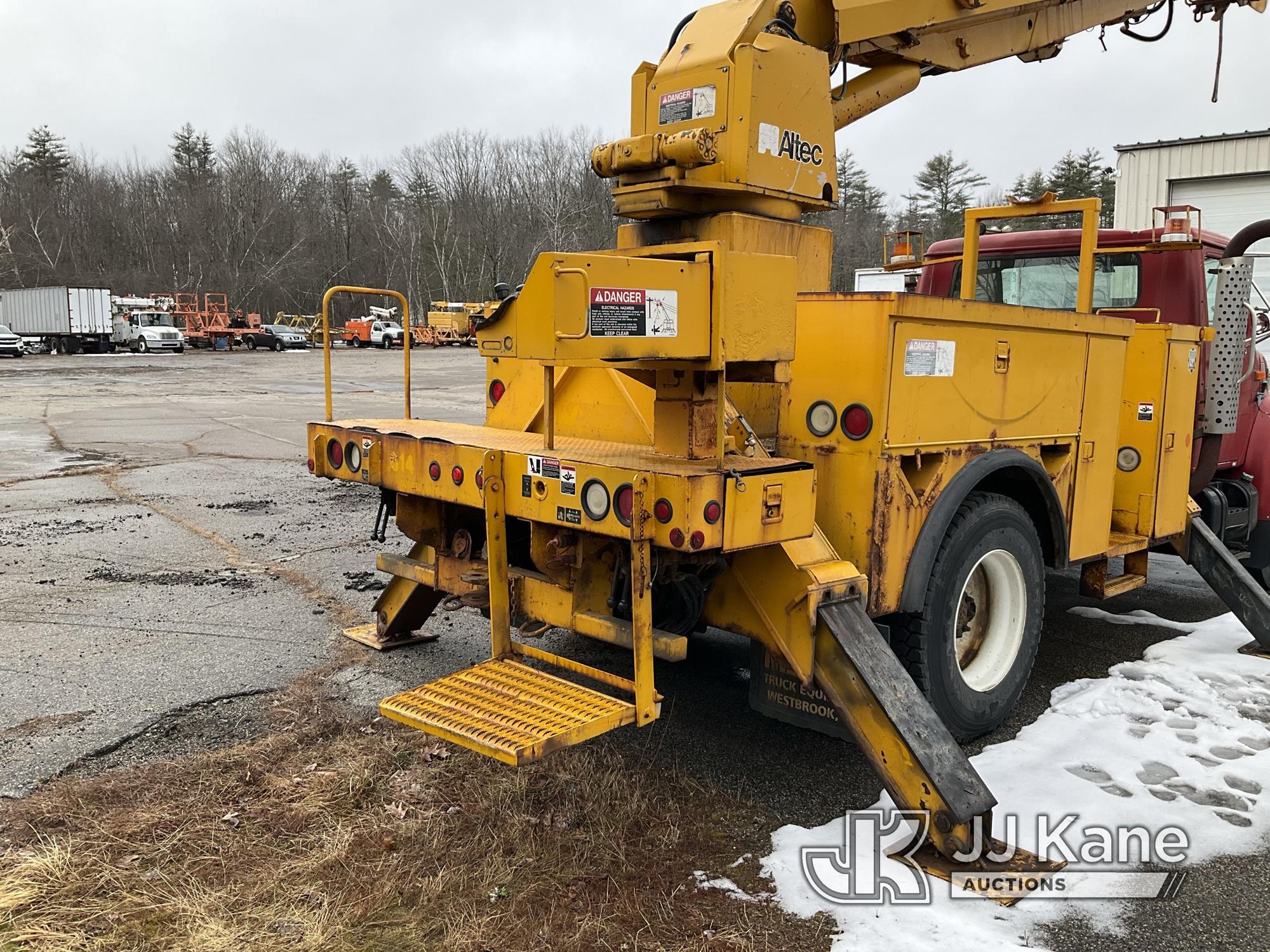 (Wells, ME) Altec D947-BR, Digger Derrick rear mounted on 1999 International 4900 Flatbed/Utility Tr