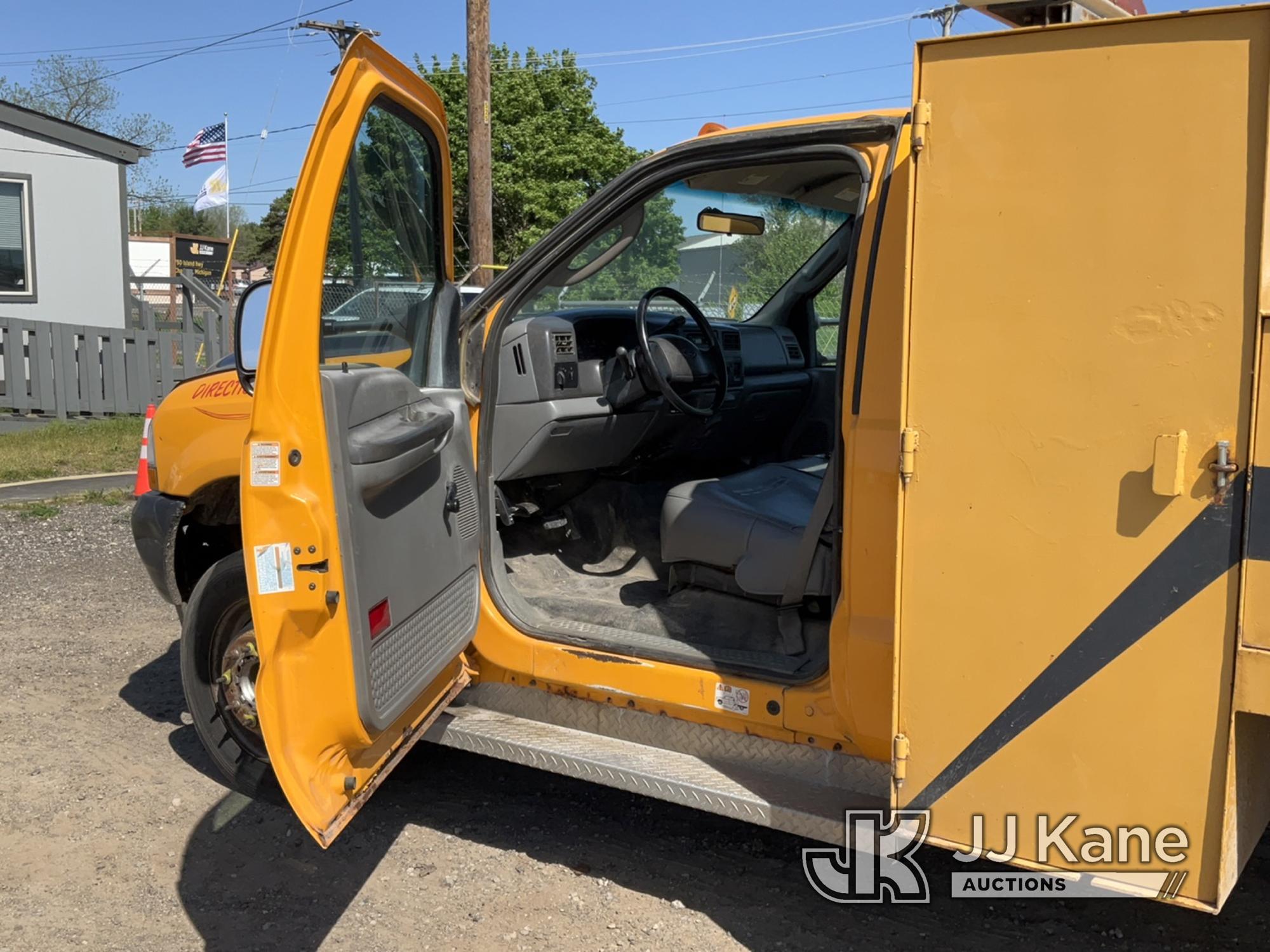 (Charlotte, MI) 2004 Ford F550 Flatbed/Service Truck Runs, Moves, Rust, Seller States: Newer Transmi