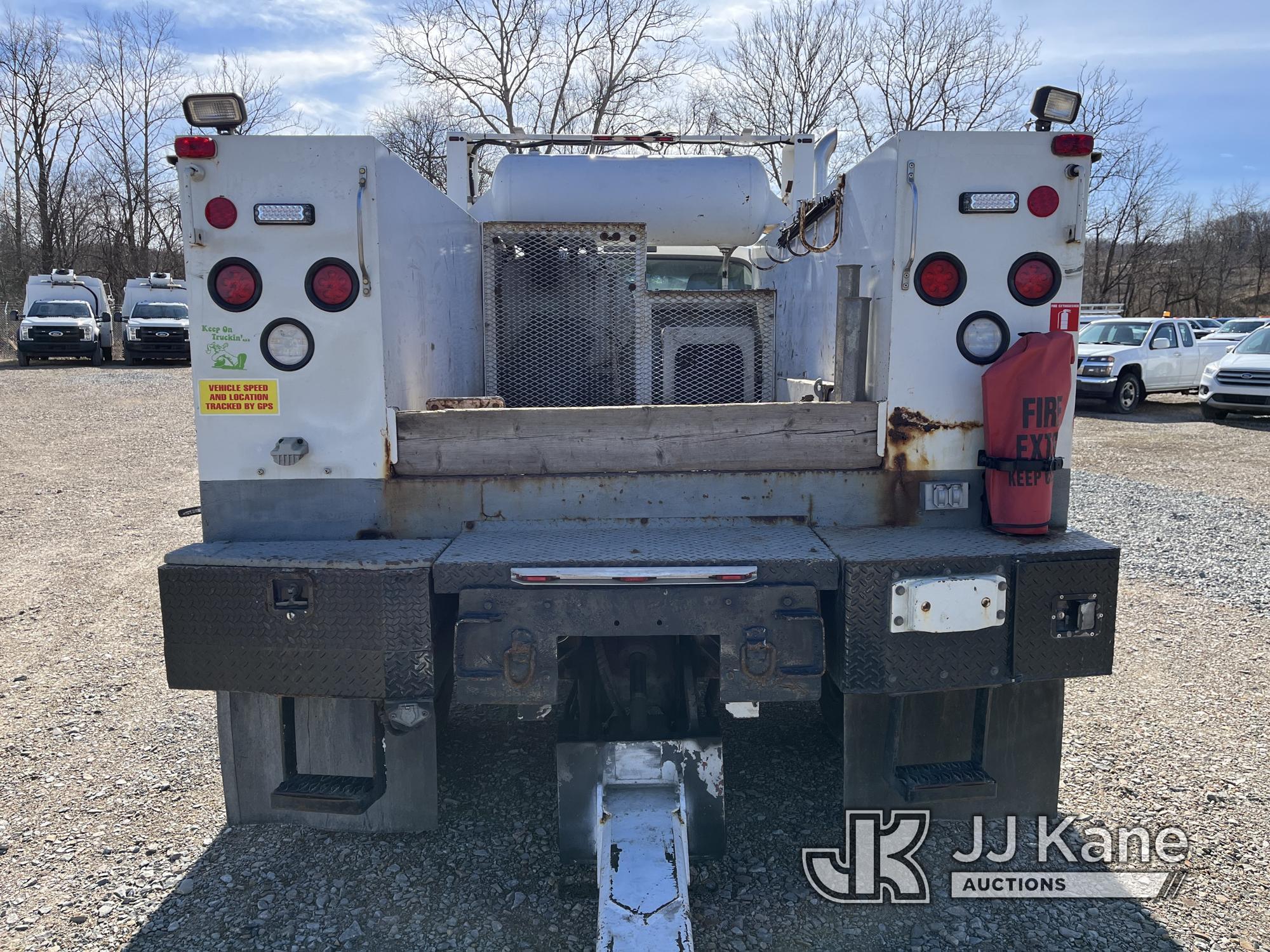 (Smock, PA) 1999 Ford F550 4x4 Tow Truck Runs, Moves & Operates, Rust Damage