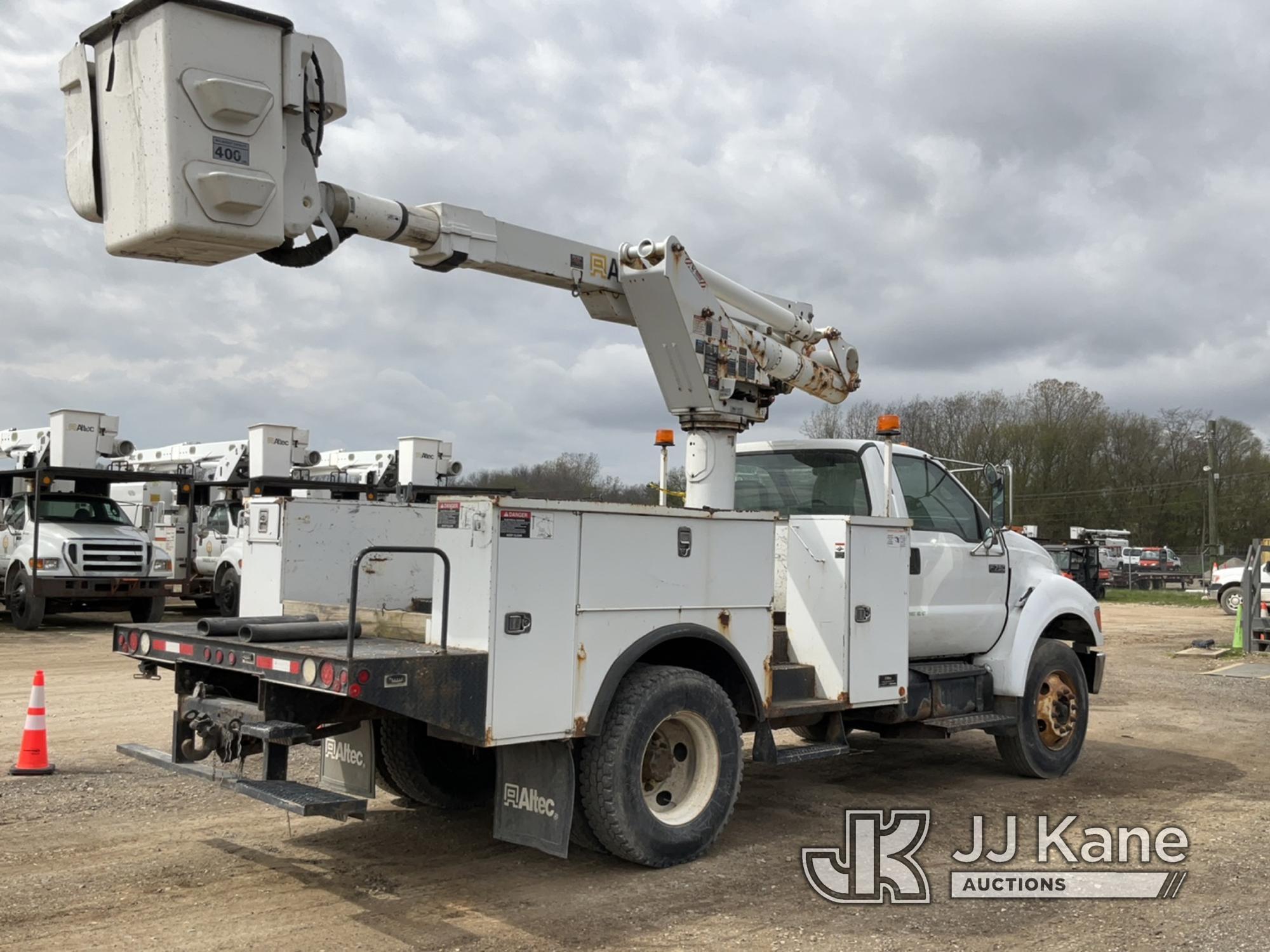 (Charlotte, MI) Altec TA40, Articulating & Telescopic Bucket Truck mounted behind cab on 2007 Ford F