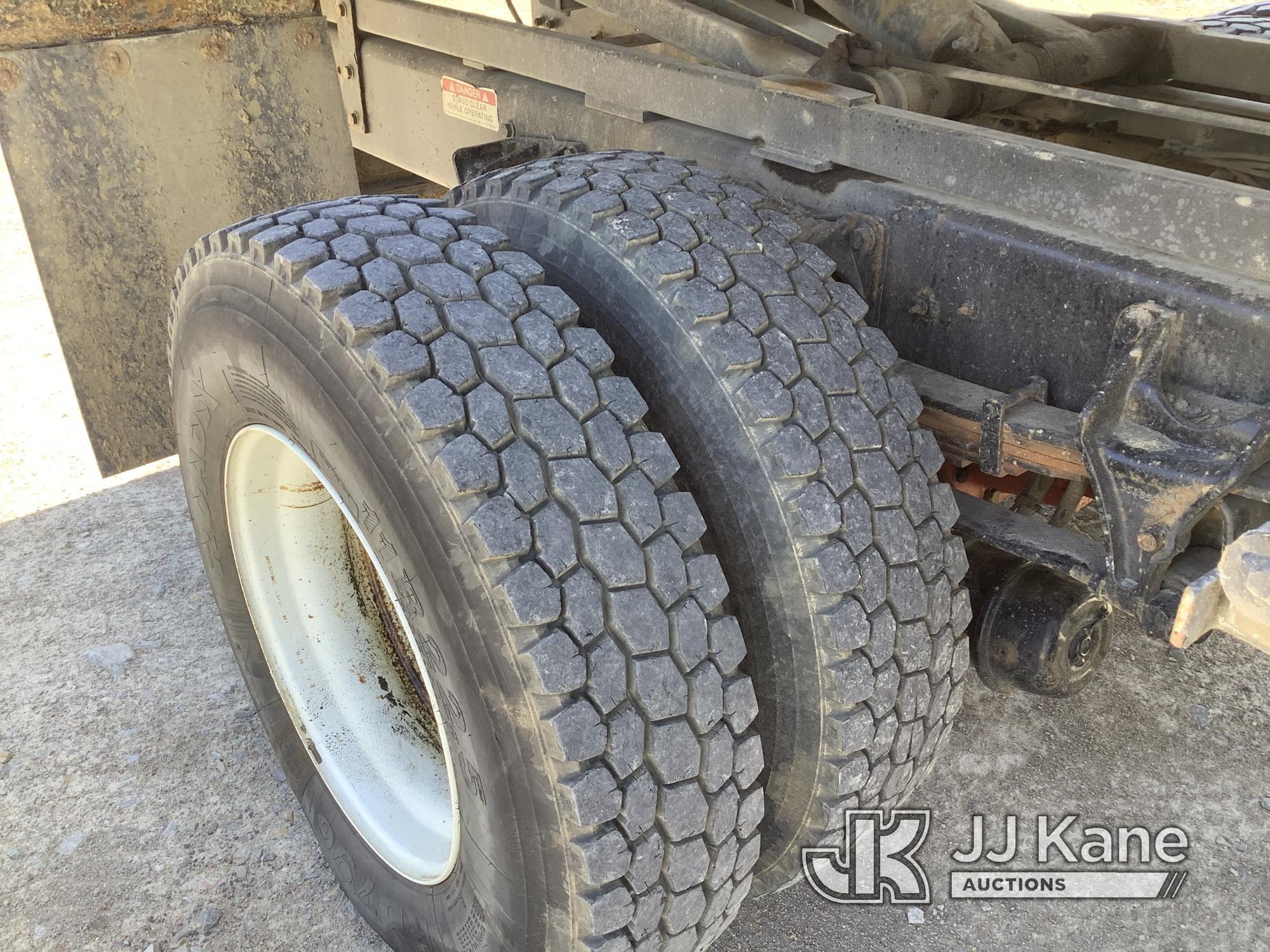 (Smock, PA) Altec LR760-E70, Over-Center Elevator Bucket mounted behind cab on 2015 International 43