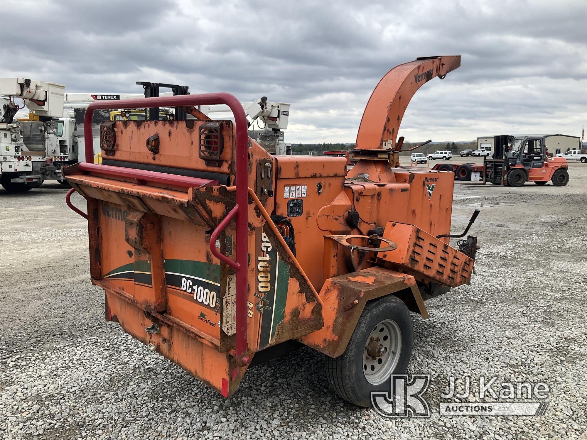 (Shrewsbury, MA) 2013 Vermeer BC1000XL Chipper (12in Drum) Runs) (Operating Condition Unknown, Rust