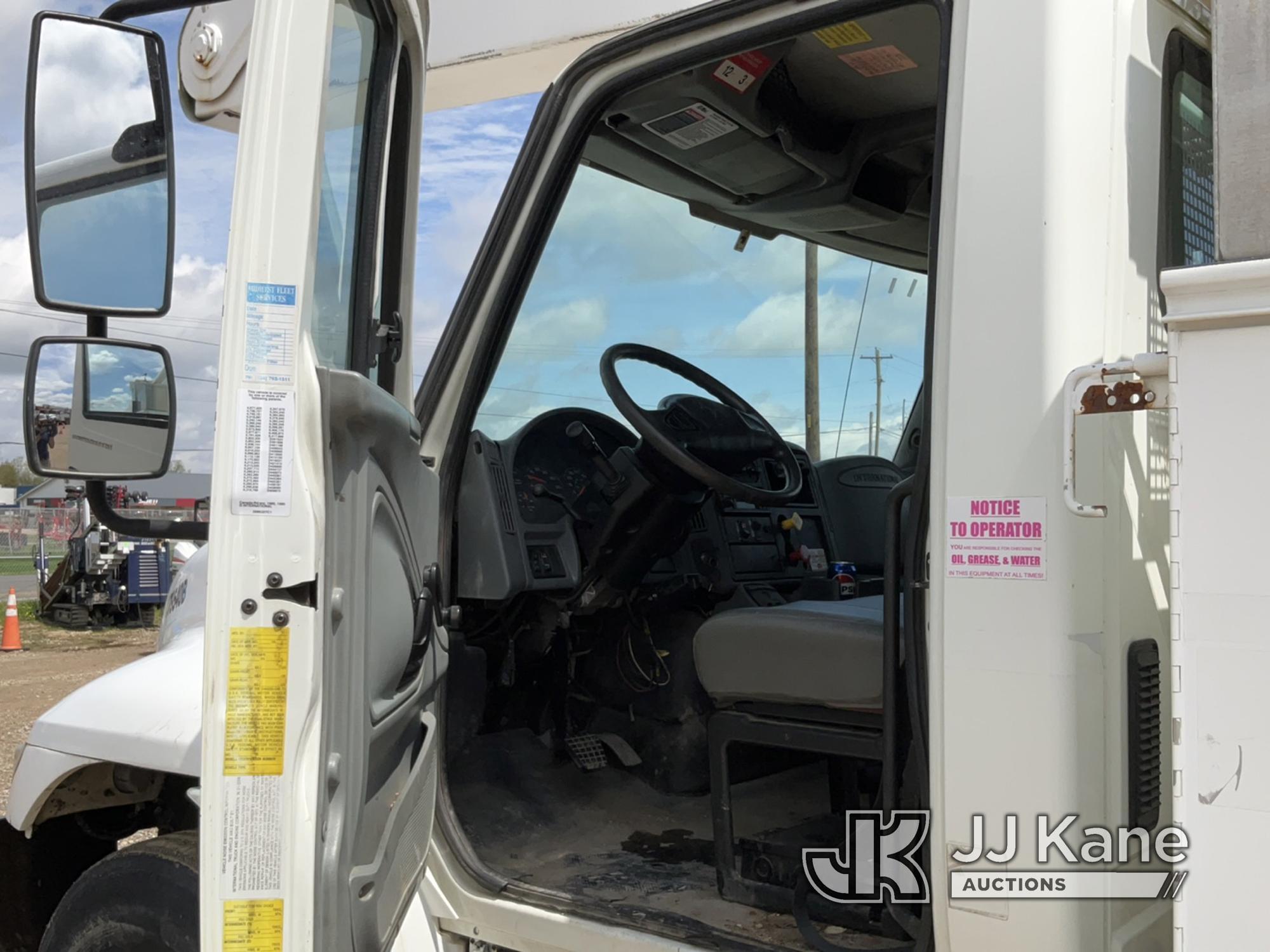 (Charlotte, MI) Altec AA600L, Articulating Non-Over Center Bucket Truck rear mounted on 2007 Interna