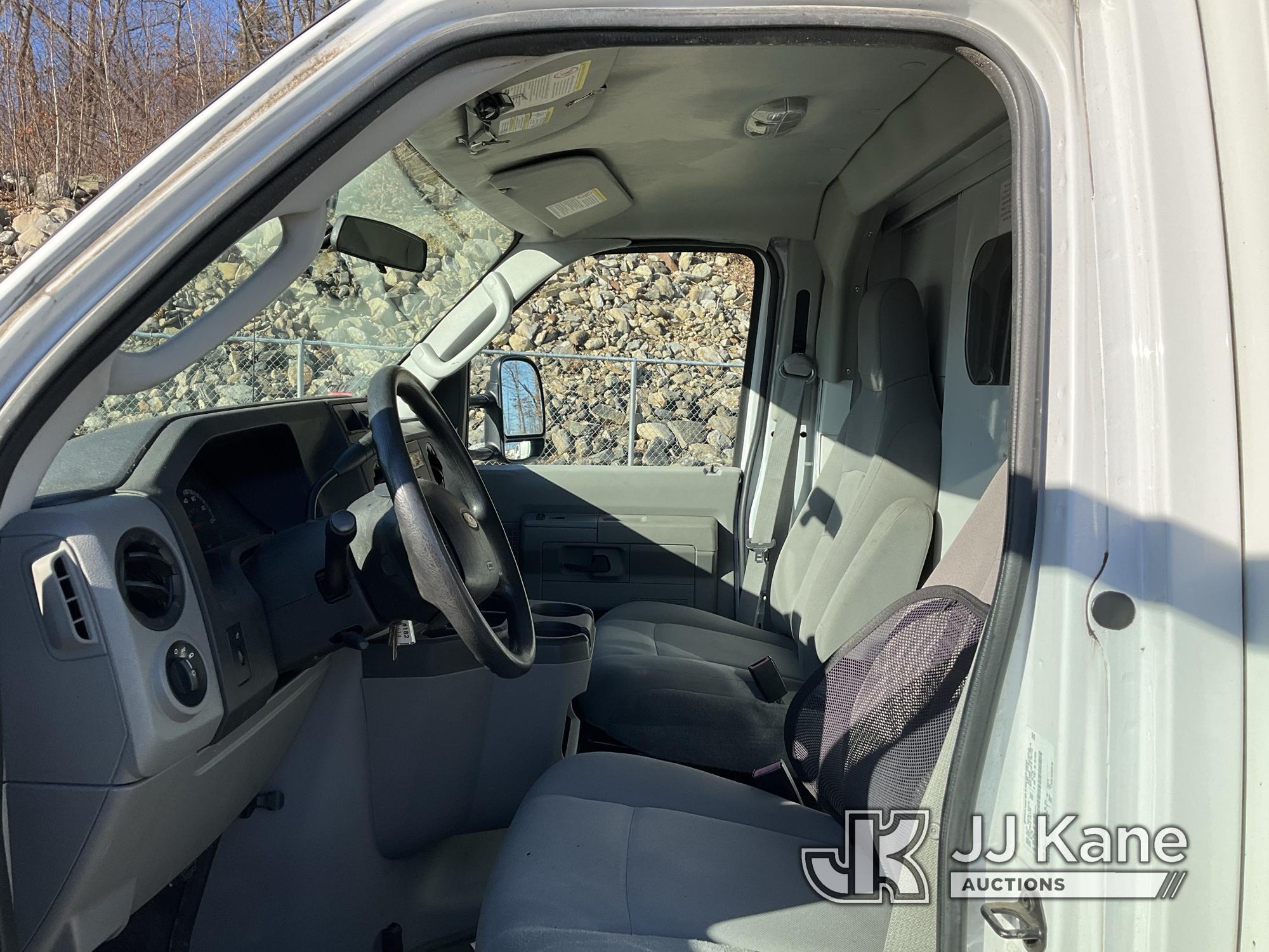 (Shrewsbury, MA) 2014 Ford E350 Enclosed Service Van Runs & Moves) (Rust Damage