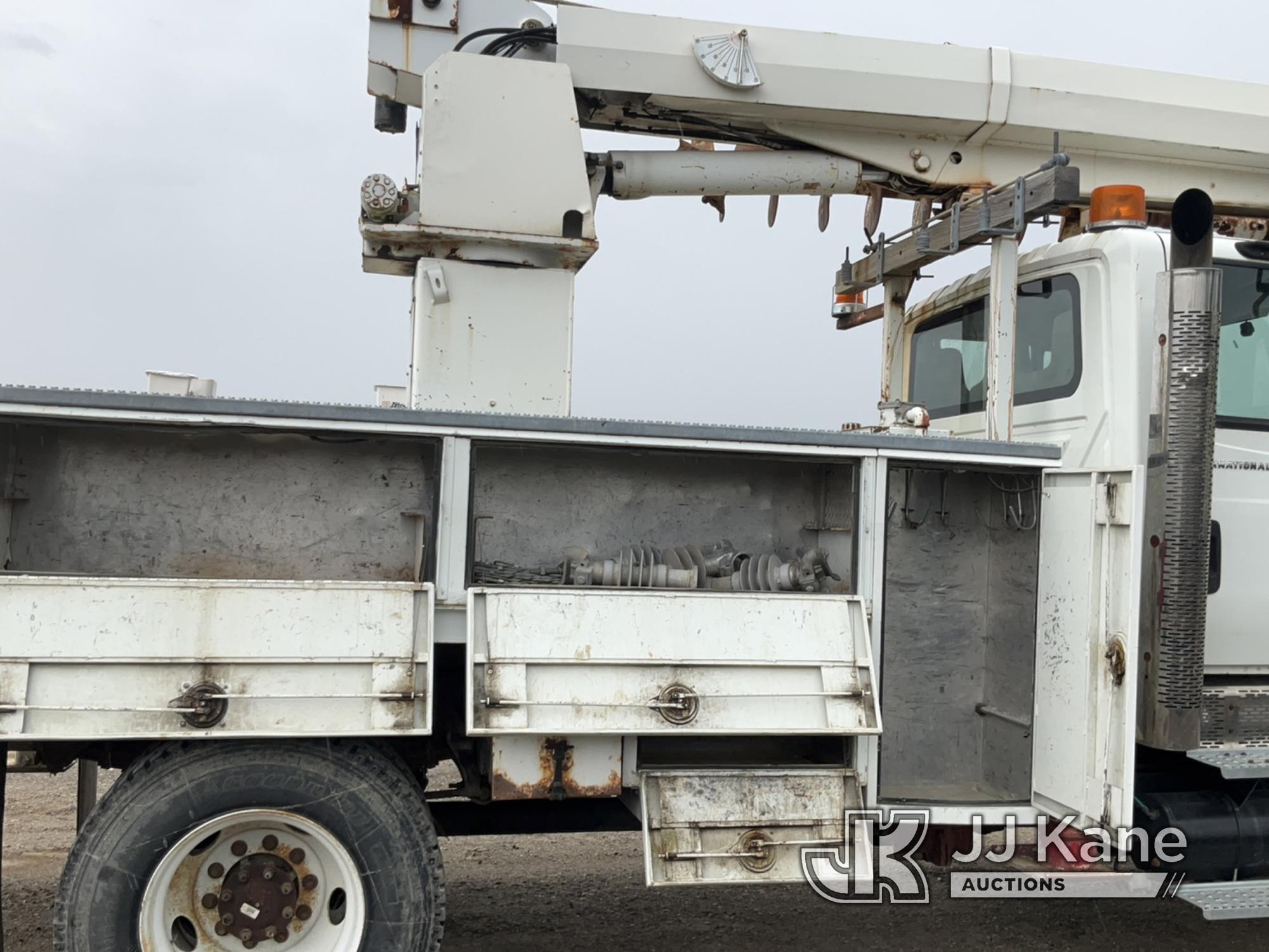 (Charlotte, MI) Altec D842-ATR, Digger Derrick center mounted on 2003 International 7300 4x4 Utility