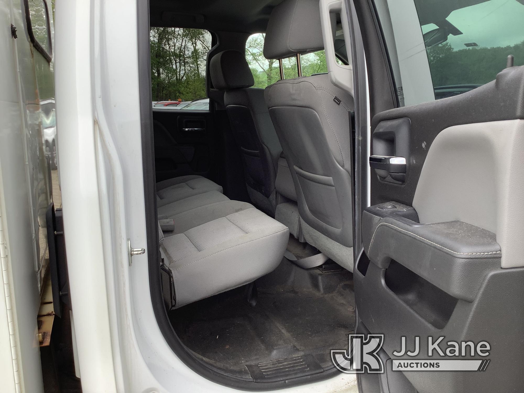 (Smock, PA) 2015 GMC Sierra 3500HD 4x4 Crew-Cab High Top Service Truck Title Delay) (Runs & Moves, R