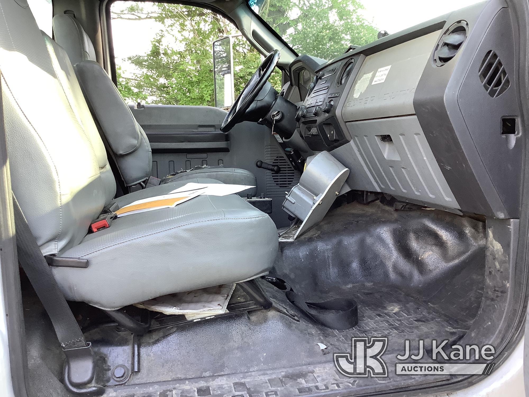 (Frederick, MD) Altec T40P, Articulating & Telescopic Bucket mounted on 2015 Ford F750 Service Truck