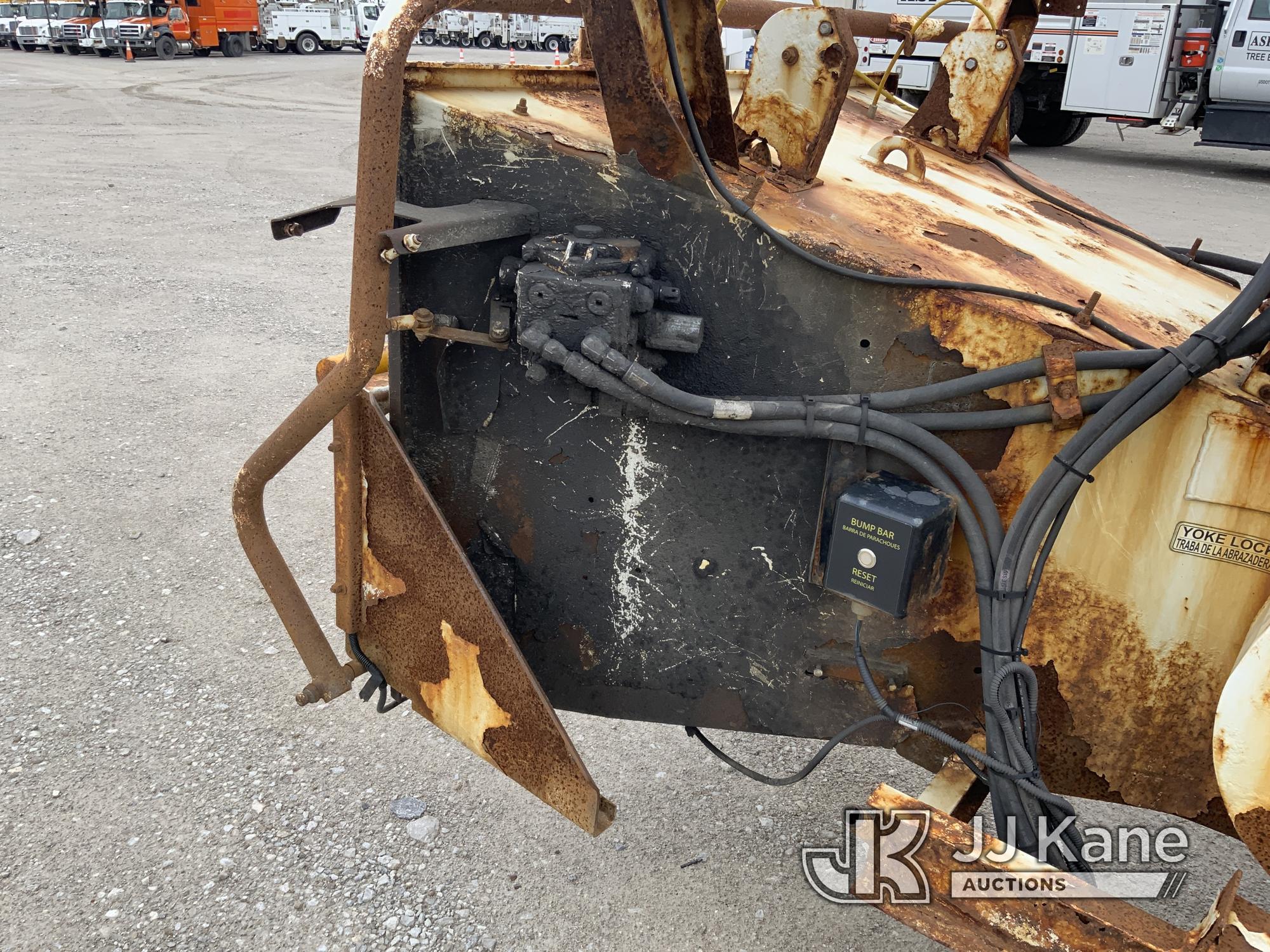 (Fort Wayne, IN) 2015 Morbark M12D Chipper (12in Drum), trailer mtd. NO TITLE) (Runs & Operates) (Ru