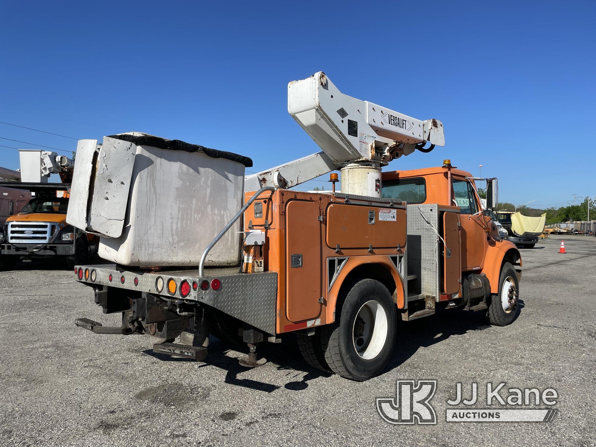 (Plymouth Meeting, PA) Versalift VST5000I, Articulating & Telescopic Bucket Truck mounted behind cab