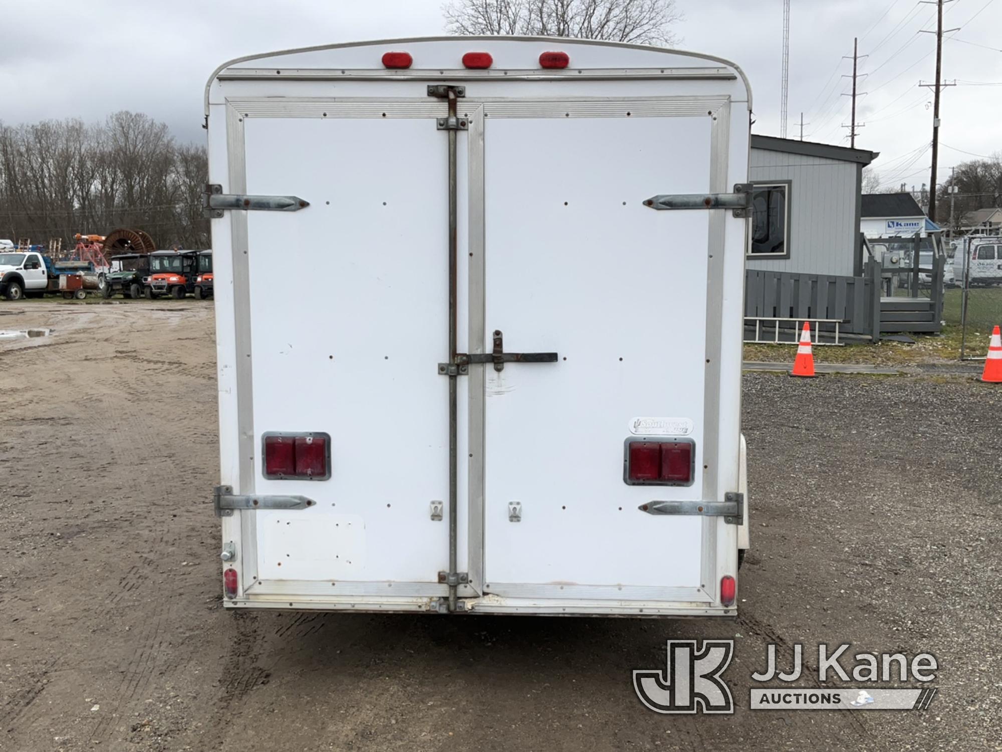 (Charlotte, MI) 2000 United Expressline SW3001 Enclosed Trailer