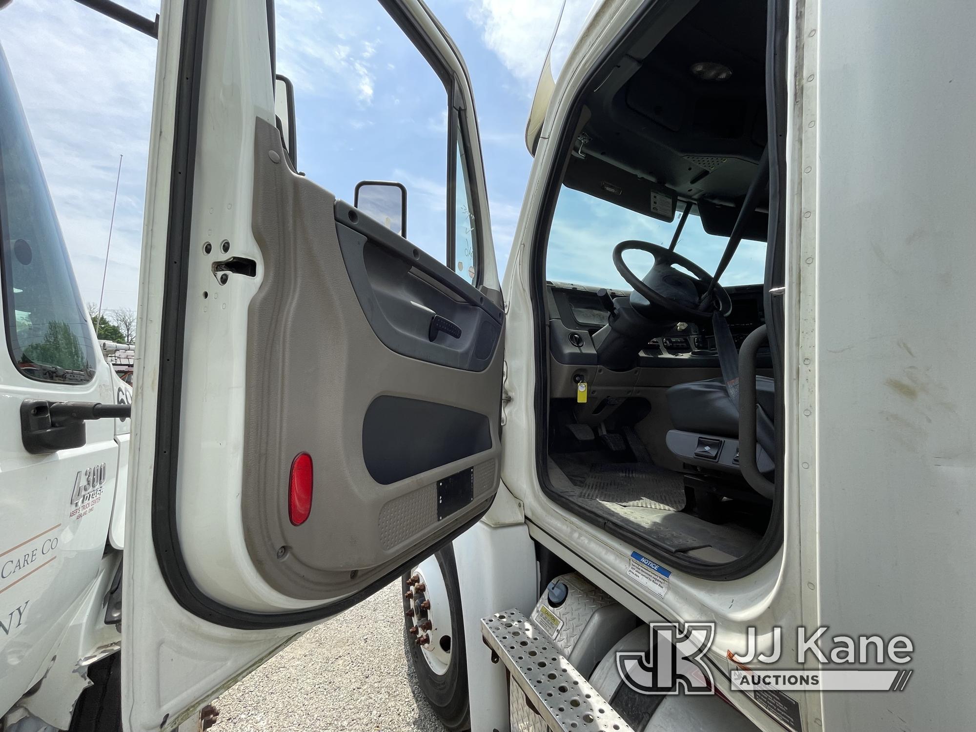 (Plymouth Meeting, PA) 2011 Freightliner Cascadia 125 T/A Truck Tractor Runs, Will Not Move Not Buil