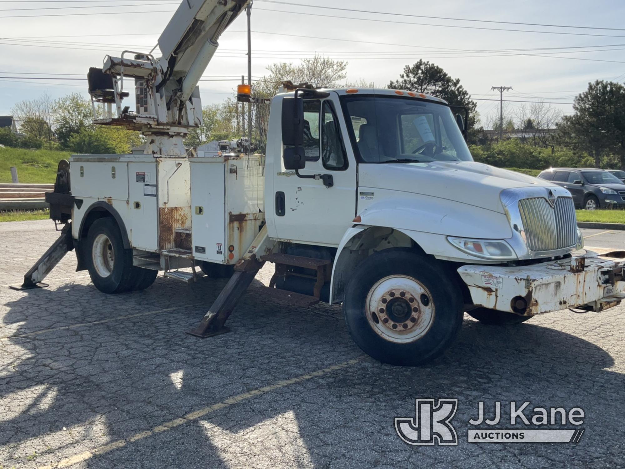 (Miamisburg, OH) Altec DM47-TR, Digger Derrick rear mounted on 2009 International 4300 Utility Truck