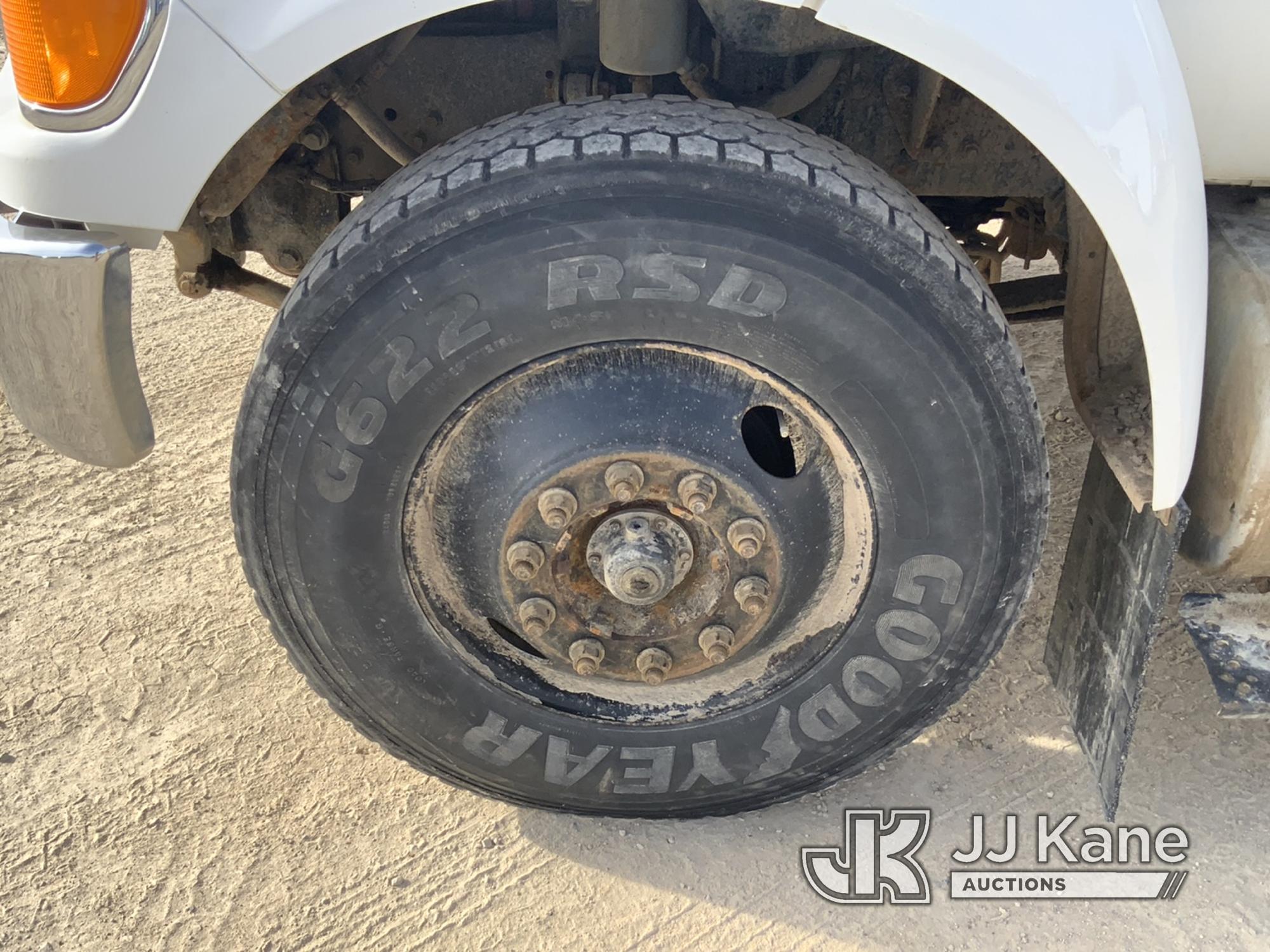 (Charlotte, MI) 2011 Ford F750 Chipper Dump Truck Runs, Moves, Dump Operates, Service Engine Light.