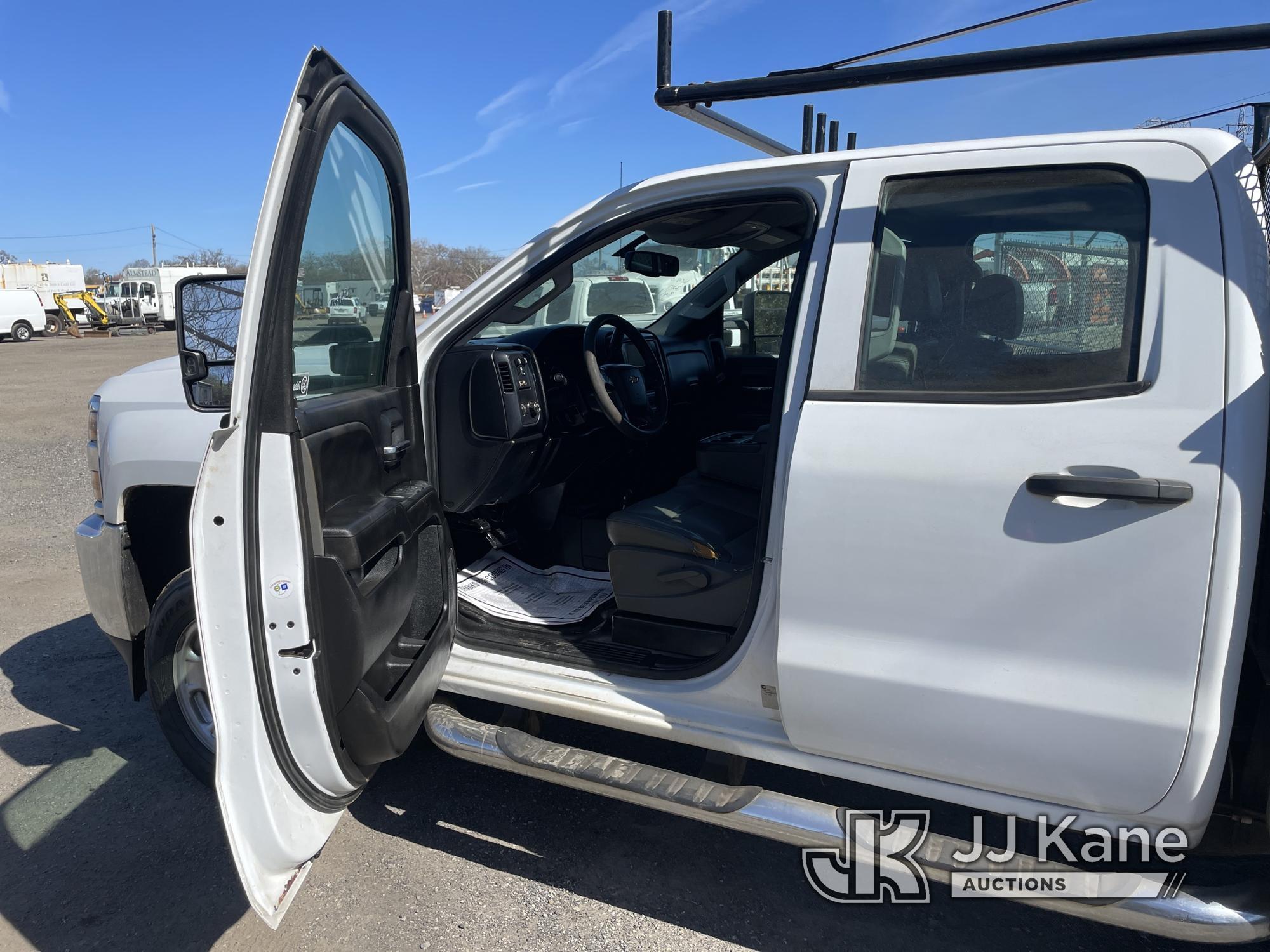 (Plymouth Meeting, PA) 2017 Chevrolet Silverado 2500HD 4x4 Extended-Cab Service Truck Runs & Moves,