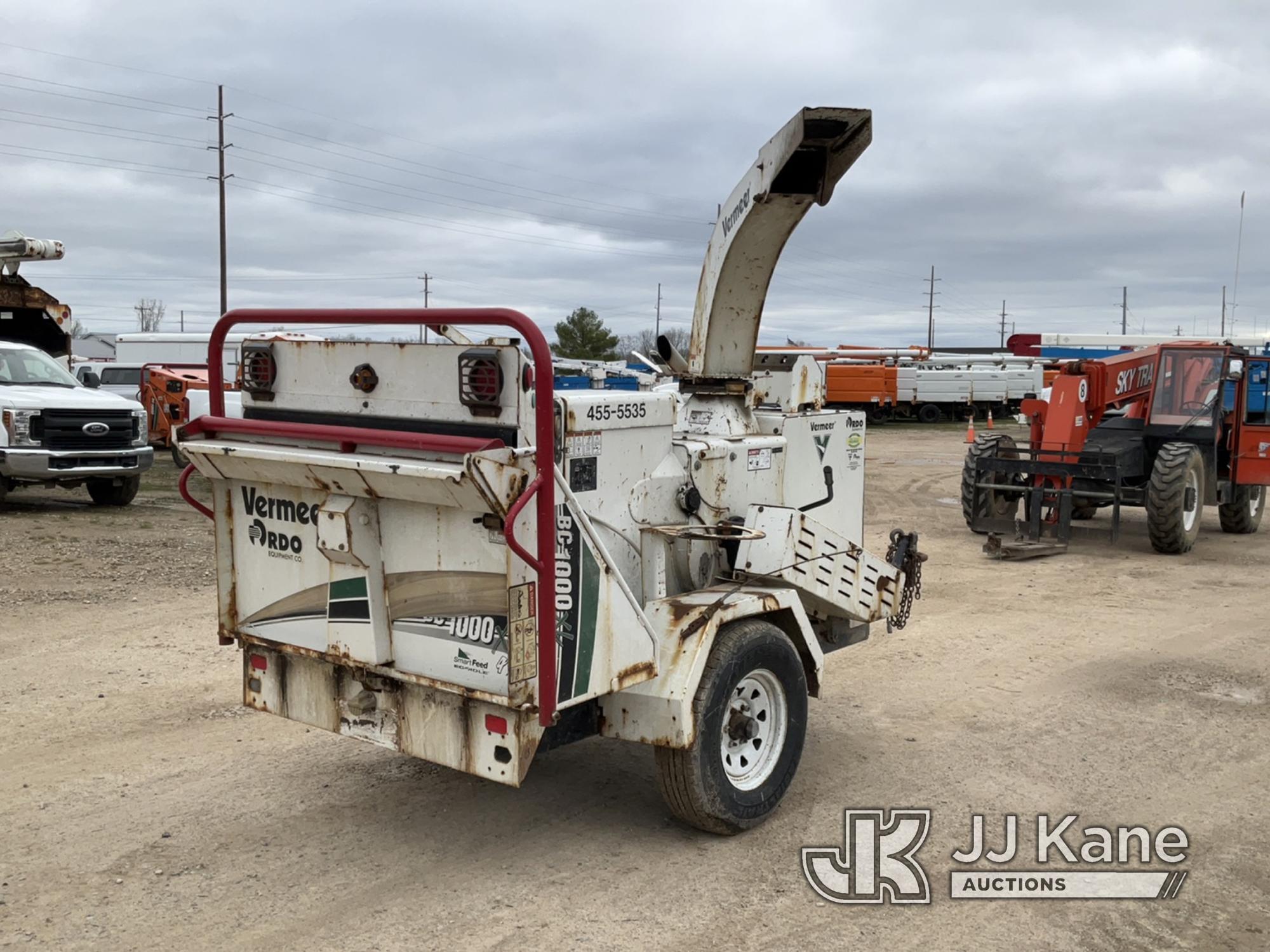 (Charlotte, MI) 2015 Vermeer BC1000XL Chipper (12in Drum) Runs, Clutch Engages. Seller States: Compu