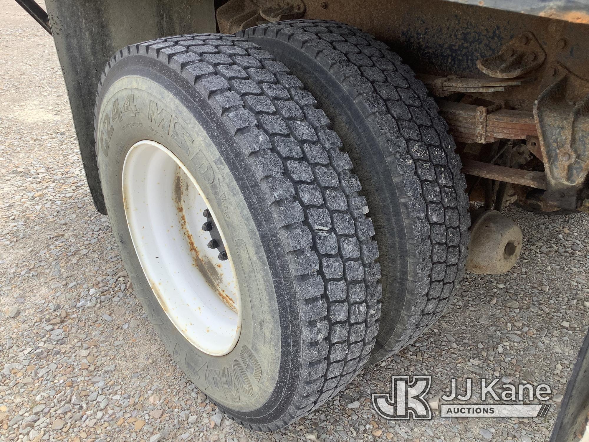 (Smock, PA) 1999 International 4800 4x4 Tank Truck Runs, Moves & PTO Operates, Rust Damage