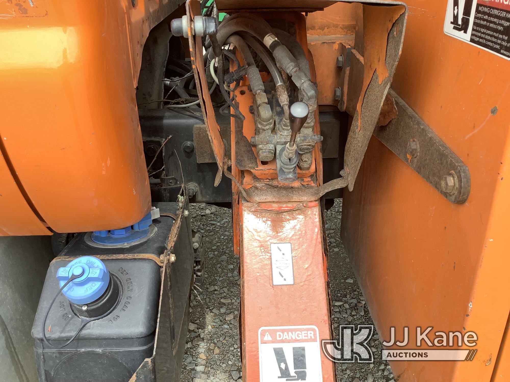 (Smock, PA) Altec LR760E70, Over-Center Elevator Bucket mounted behind cab on 2013 Ford F750 Chipper