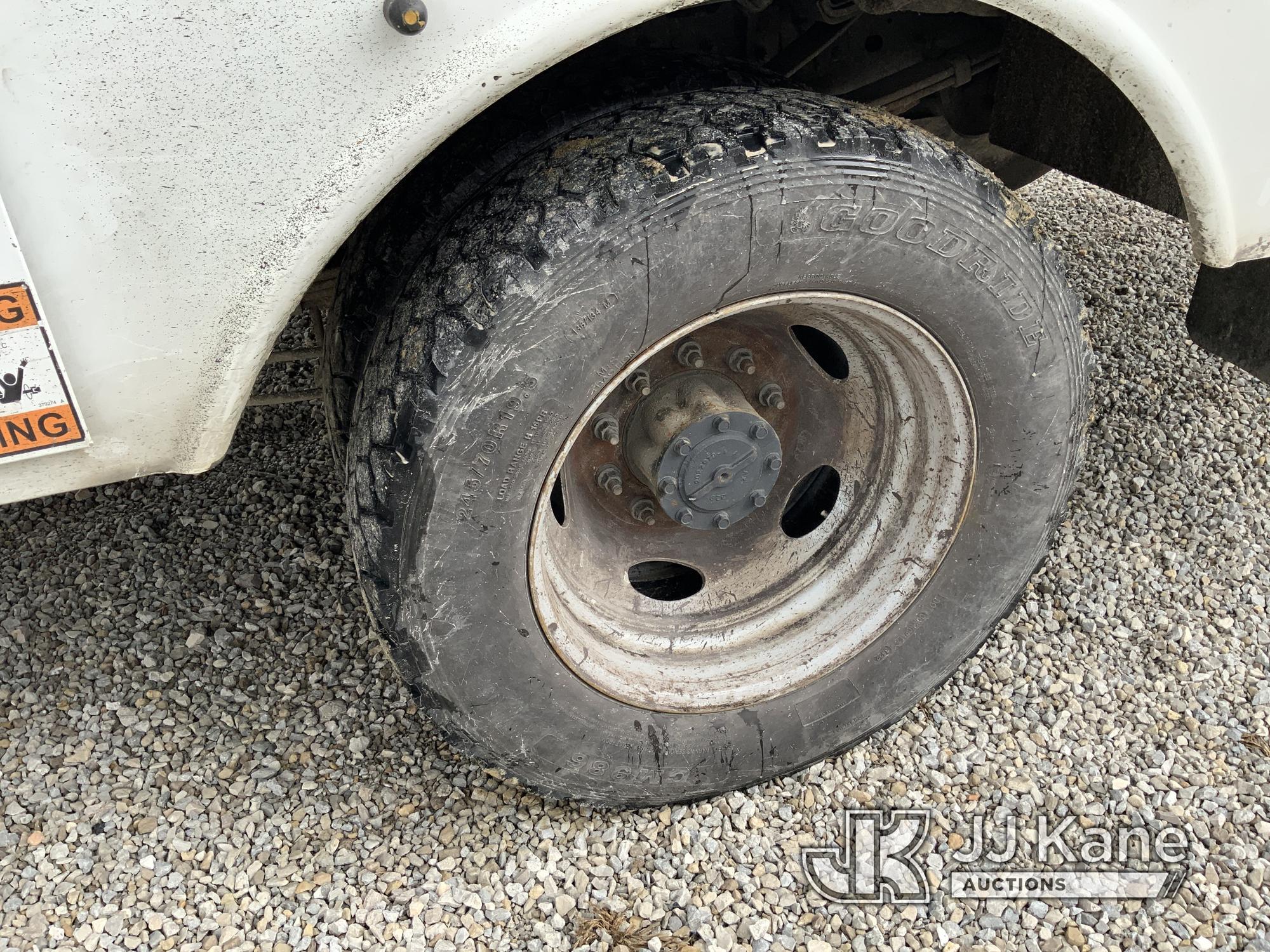 (Fort Wayne, IN) Altec AT40G, Articulating & Telescopic Bucket Truck mounted behind cab on 2019 Ford