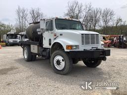 (Smock, PA) 1999 International 4800 4x4 Tank Truck Runs, Moves & PTO Operates, Rust Damage