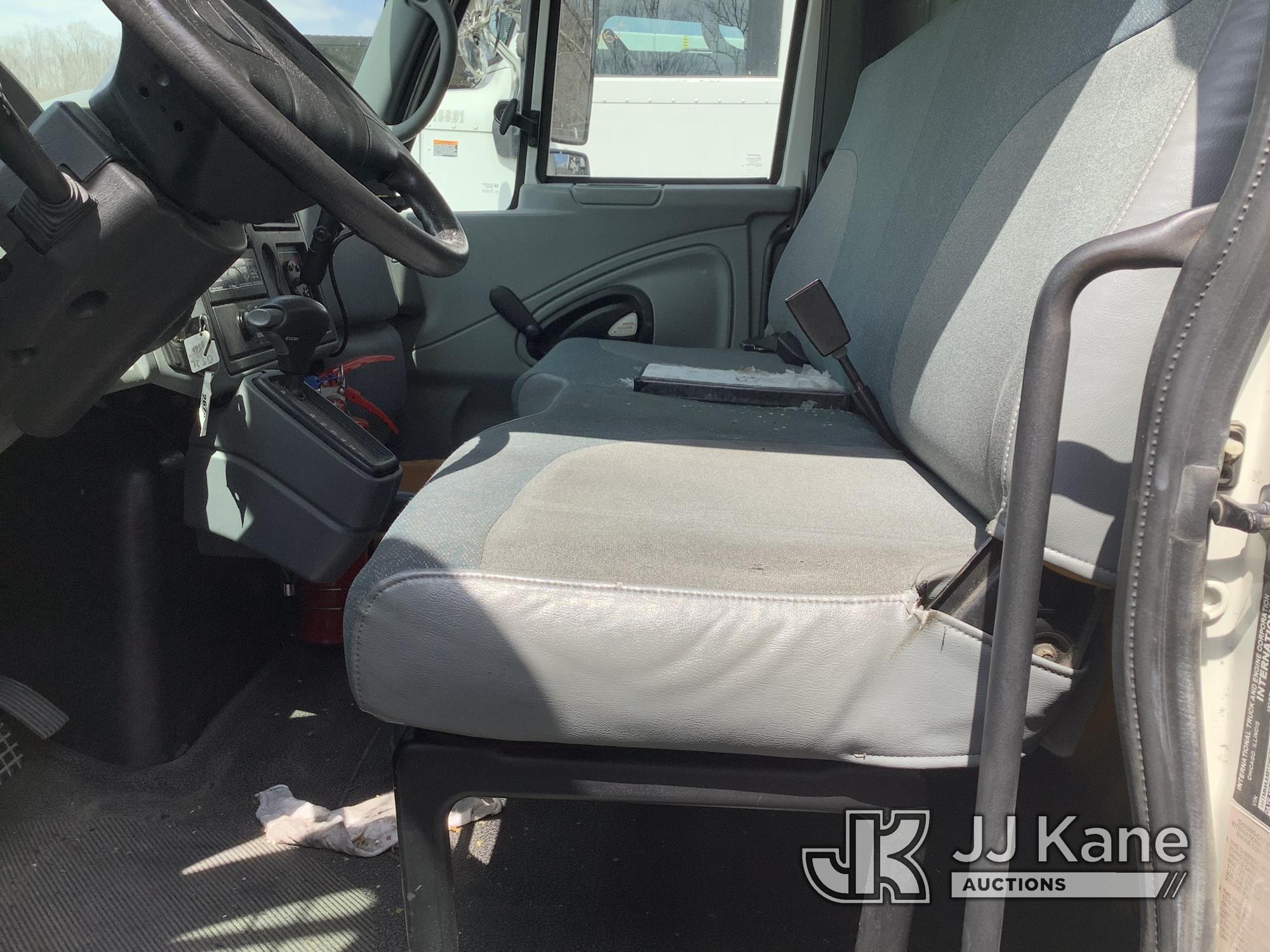 (Smock, PA) 2005 International 4300 Van Body Truck Not Running, Cranks Over, Condition Unknown, Rust