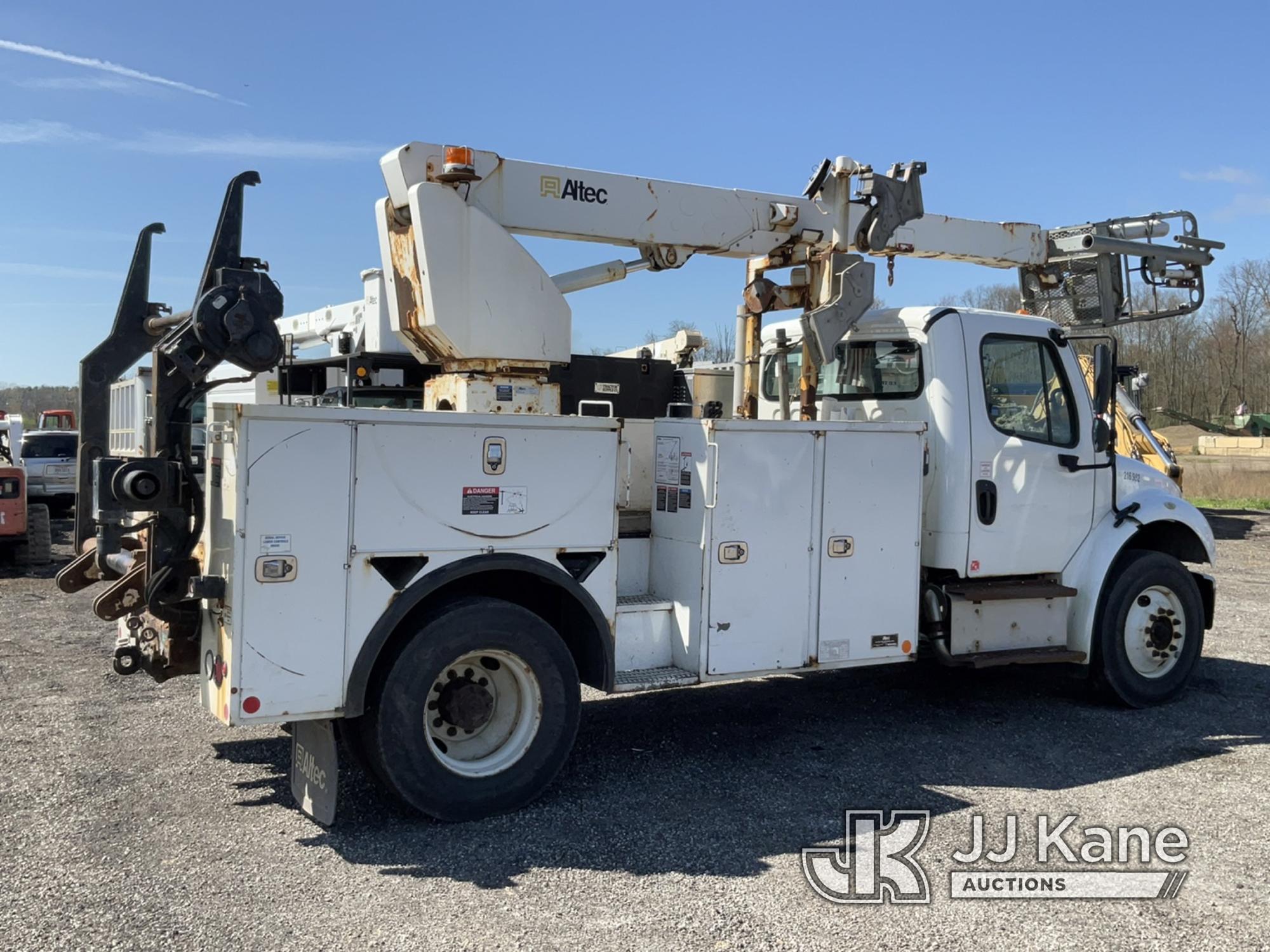 (Ashland, OH) Altec T40P, Non-Insulated Cable Placing Bucket Truck center mounted on 2016 Freightlin