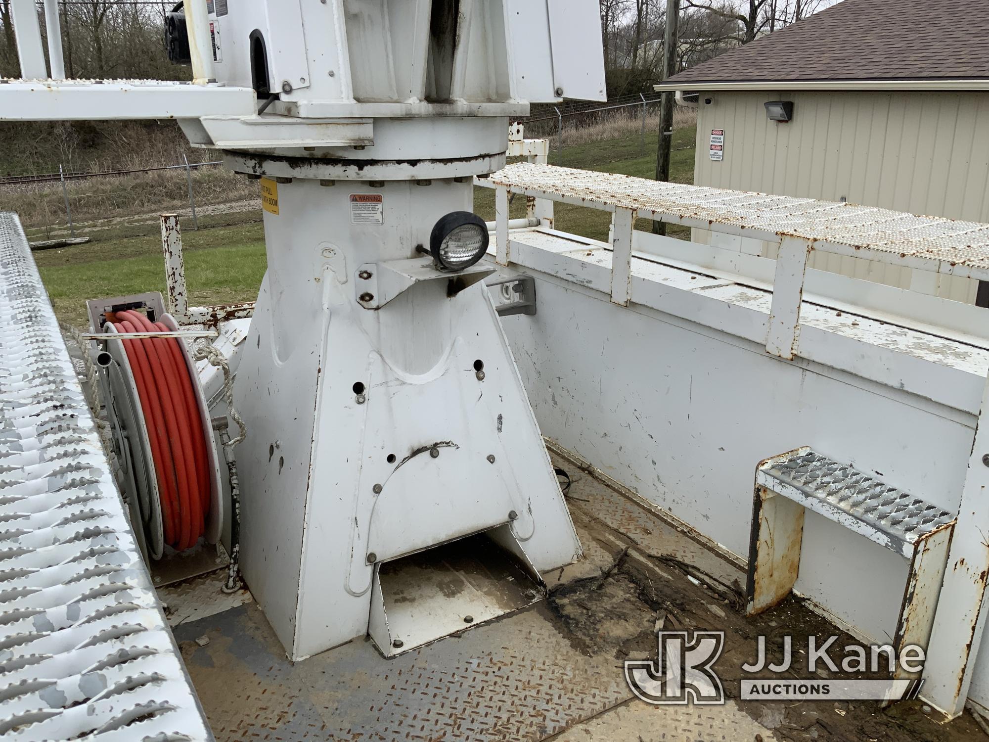 (Fort Wayne, IN) Altec DM47-TR, Digger Derrick rear mounted on 2010 Freightliner M2 106 Utility Truc