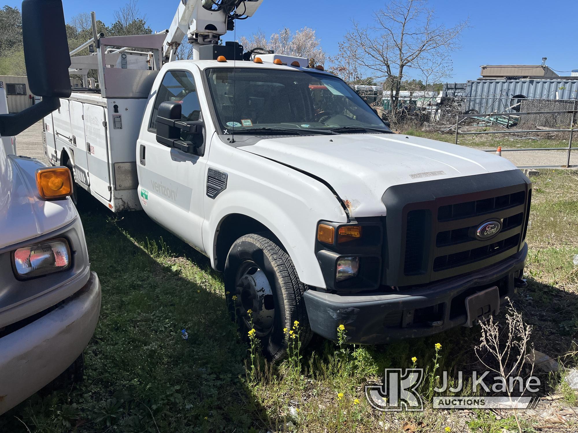 (Bellport, NY) Altec AT200, Telescopic Non-Insulated Bucket Truck mounted on 2008 Ford F350 Service