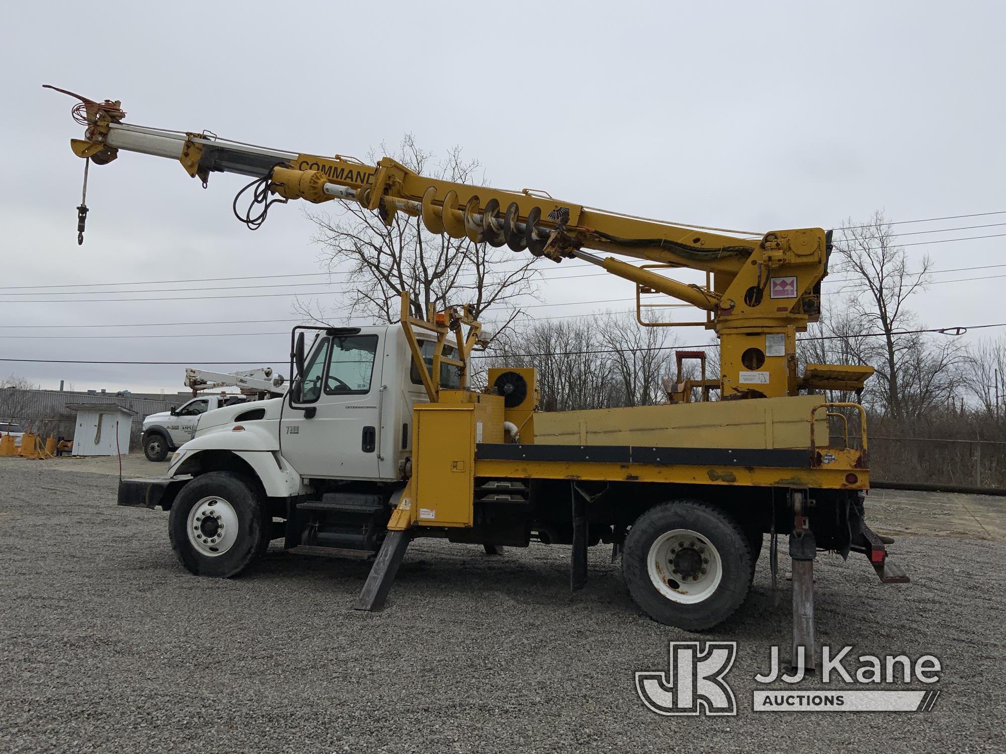 (Fort Wayne, IN) Terex/Telelect Commander 4047, Digger Derrick rear mounted on 2005 International 73