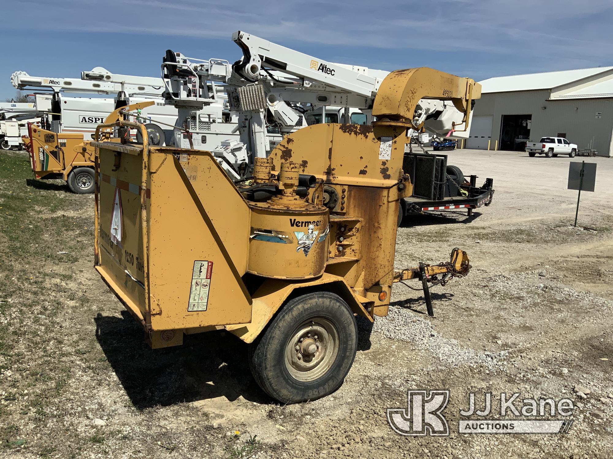 (Fort Wayne, IN) 1995 Vermeer 1250 Chipper (12in Disc), trailer mtd. NO TITLE) (Not Running, Conditi