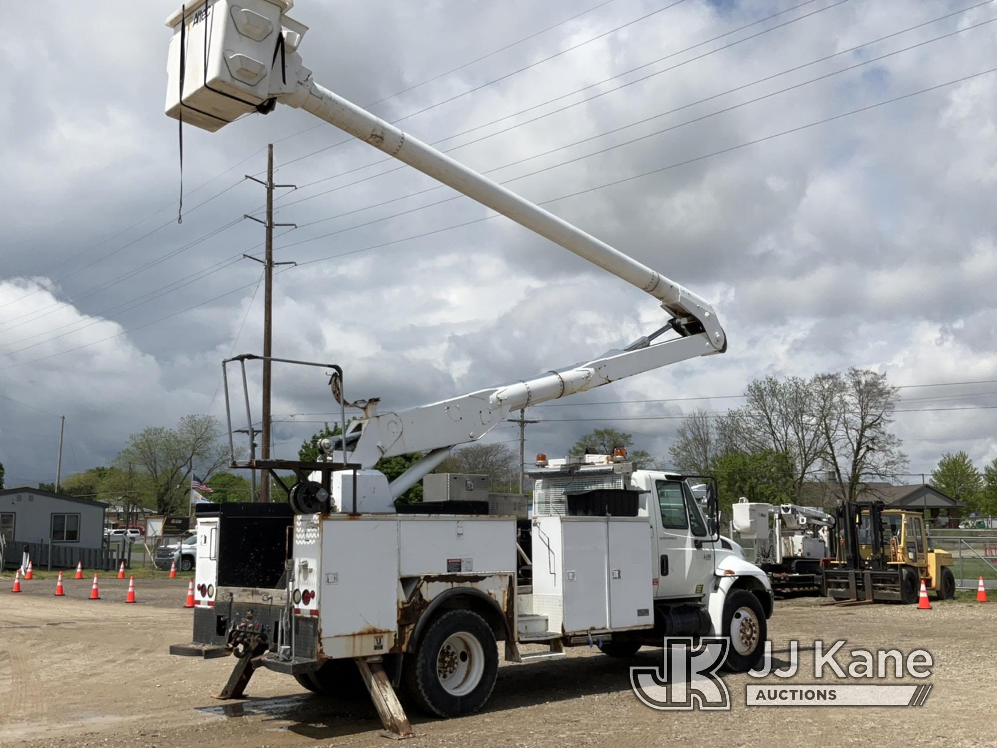 (Charlotte, MI) Altec AA600L, Articulating Non-Over Center Bucket Truck rear mounted on 2007 Interna