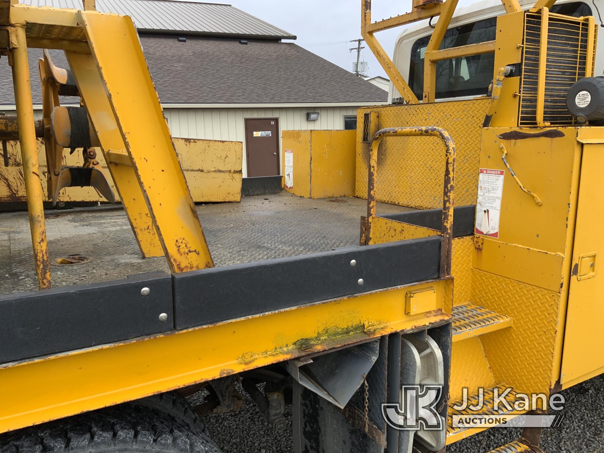 (Fort Wayne, IN) Terex/Telelect Commander 4047, Digger Derrick rear mounted on 2005 International 73