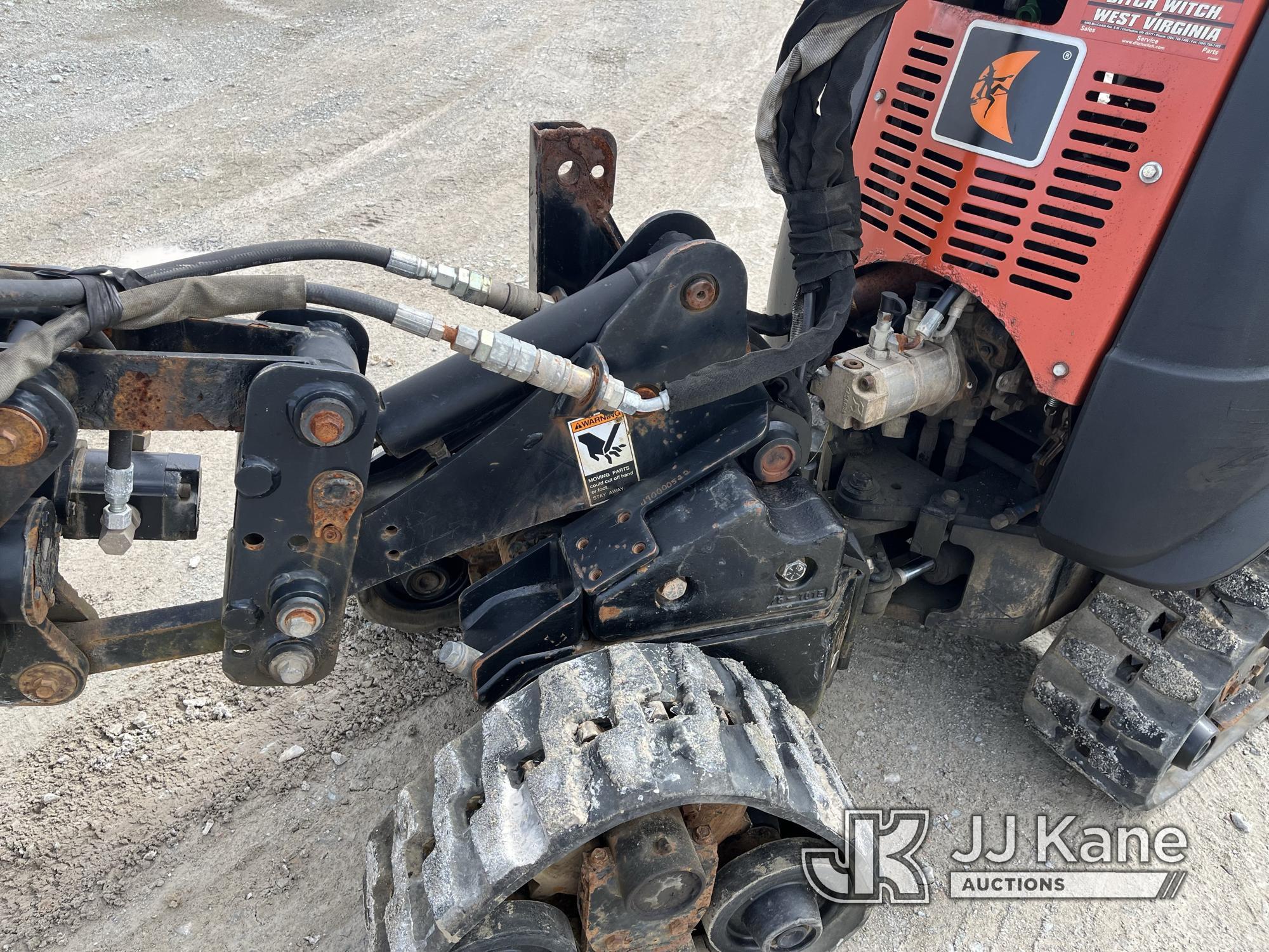 (Smock, PA) 2010 Ditch Witch R300 Quad Track Cable Plow Runs Intermittently & Rough, Moves & Operate