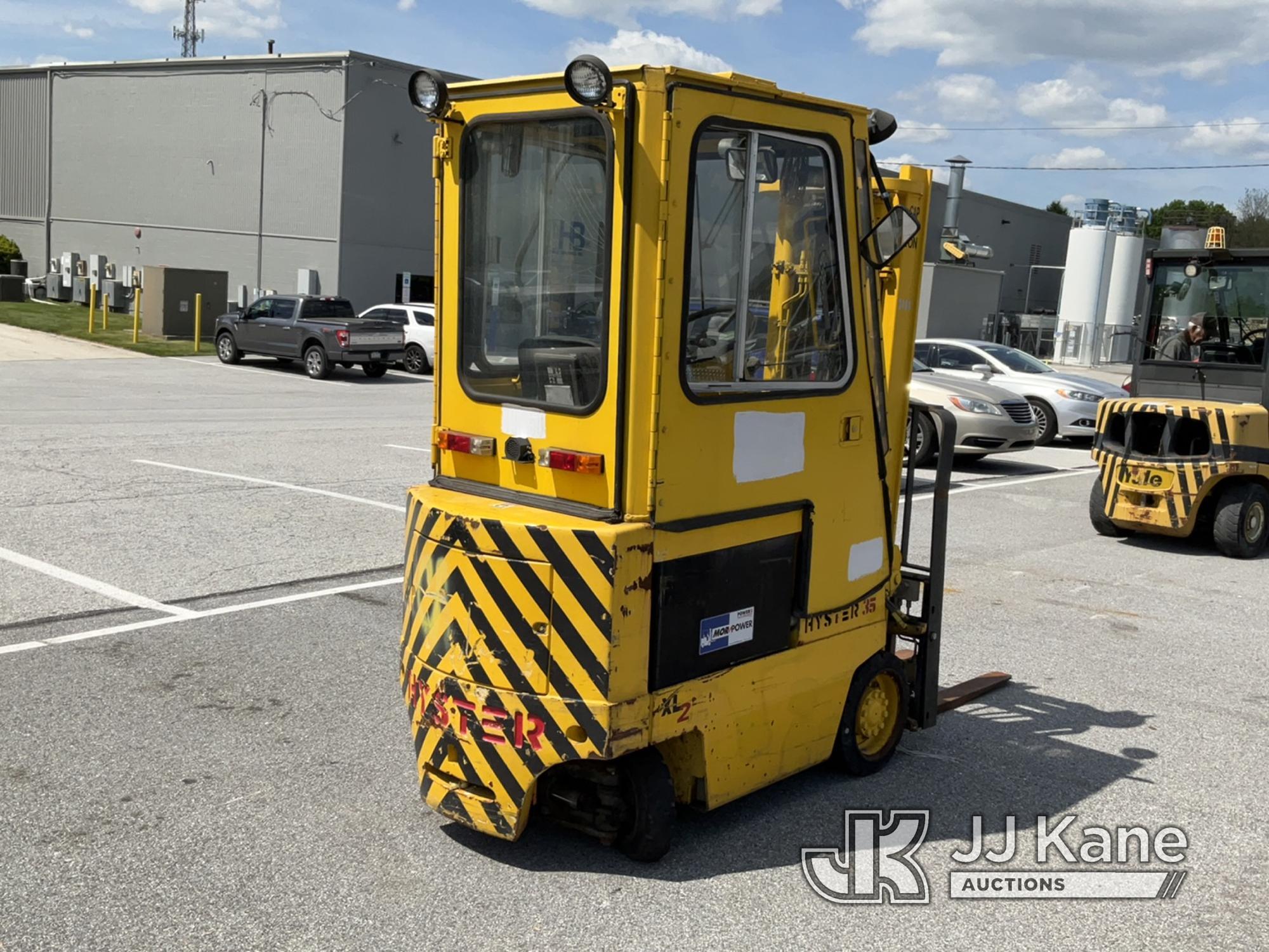 (Chester Springs, PA) Hyster E35XL Solid Tired Forklift Batteries Bad, Not Operating, Condition Unkn