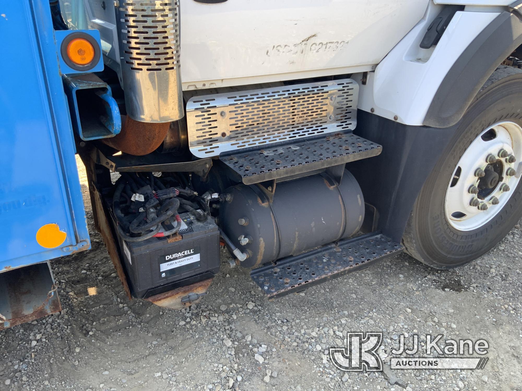 (Charlotte, MI) HiRanger 5FC-55, Bucket Truck center mounted on 2010 International 7400 WORKStar T/A