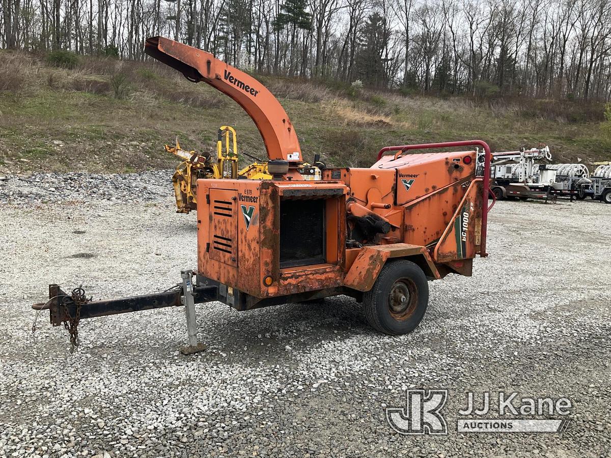 (Shrewsbury, MA) 2013 Vermeer BC1000XL Chipper (12in Drum) Runs) (Operating Condition Unknown, Rust