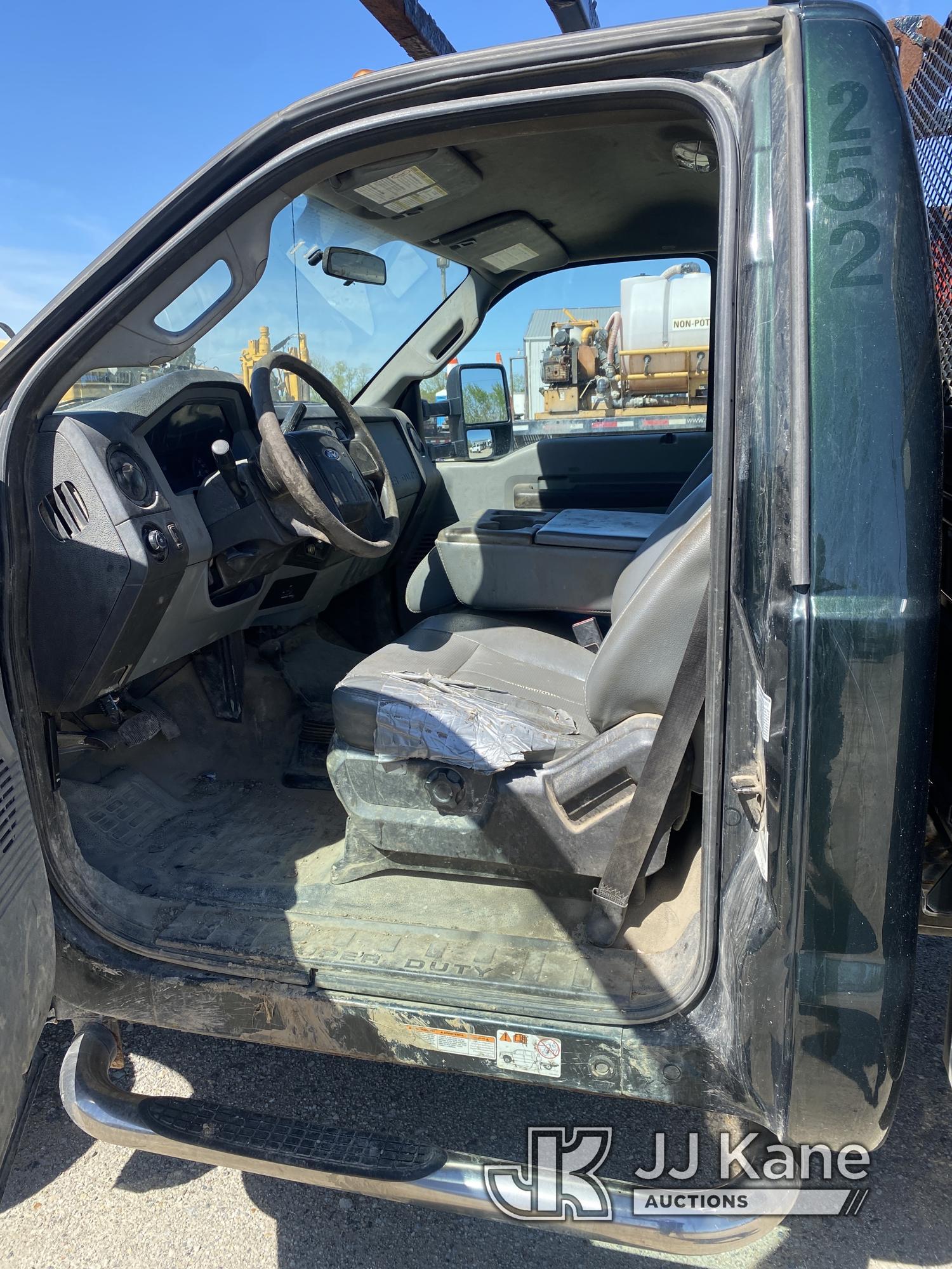 (University Park, IL) 2013 Ford F450 4x4 Service Truck Runs & Moves