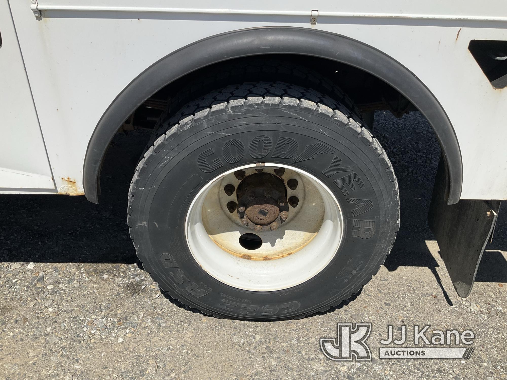 (Shrewsbury, MA) Altec DM47B-TR, Digger Derrick rear mounted on 2019 International Durastar 4300 Fla