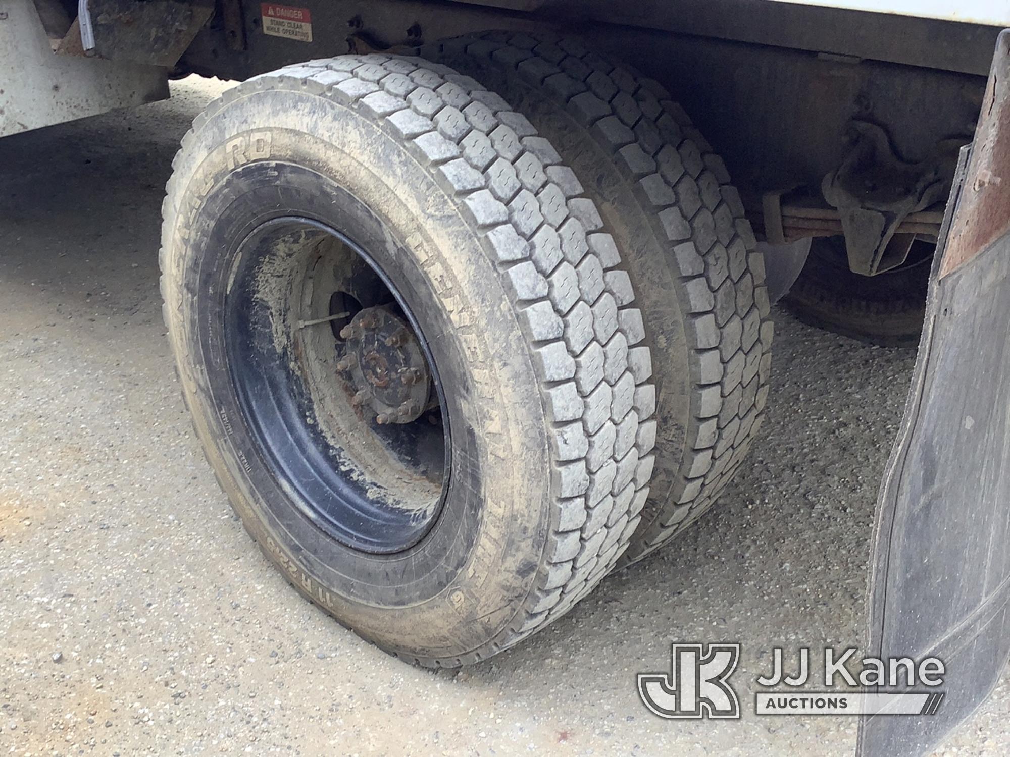 (Harmans, MD) Altec LRV60E70, Over-Center Elevator Bucket mounted on 2011 Freightliner M2106 Chipper