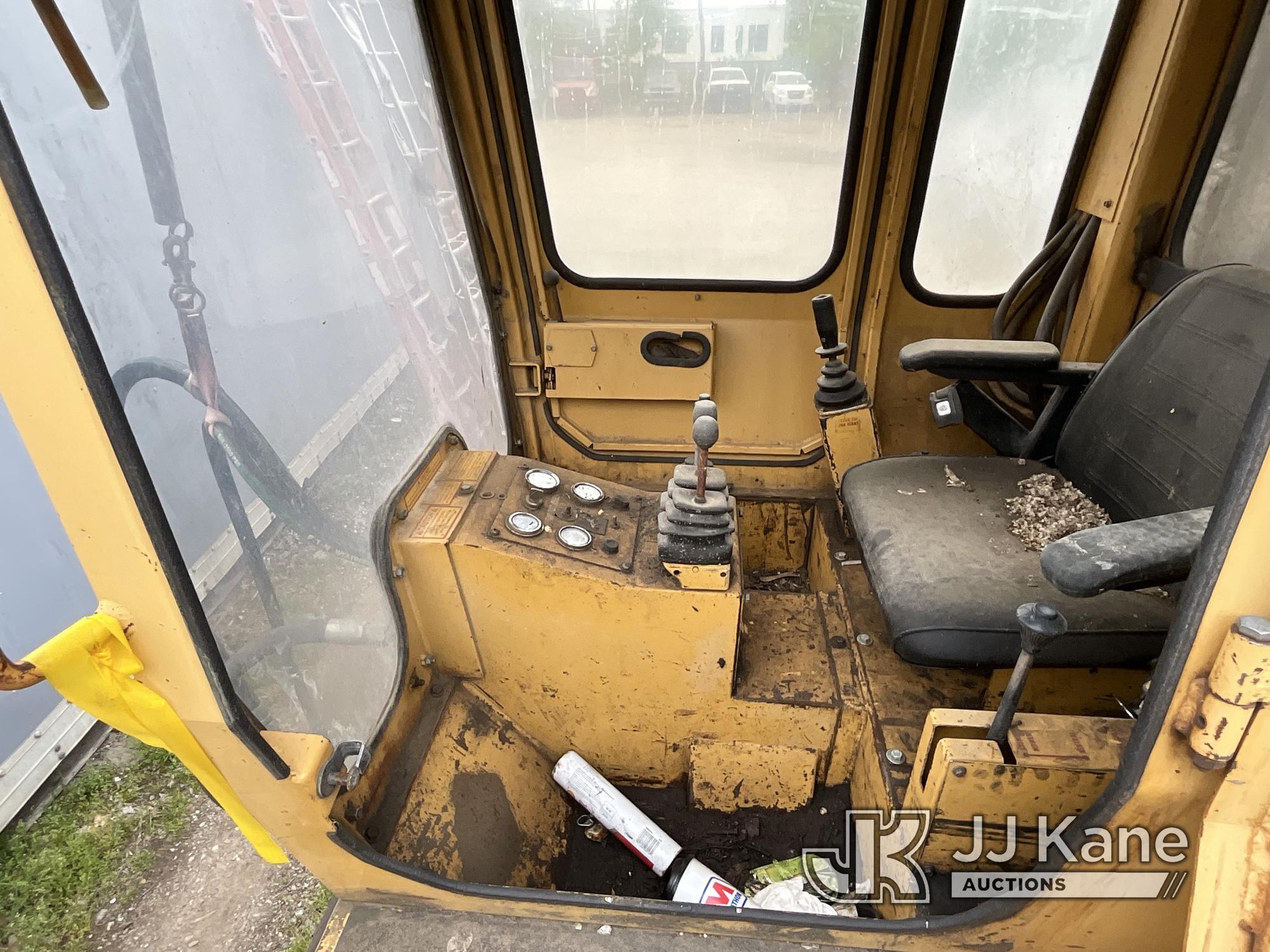 (Grand Rapids, MI) 2000 Rayco T175 Crawler Tractor Not Running, Condition Unknown) (Missing Parts) (