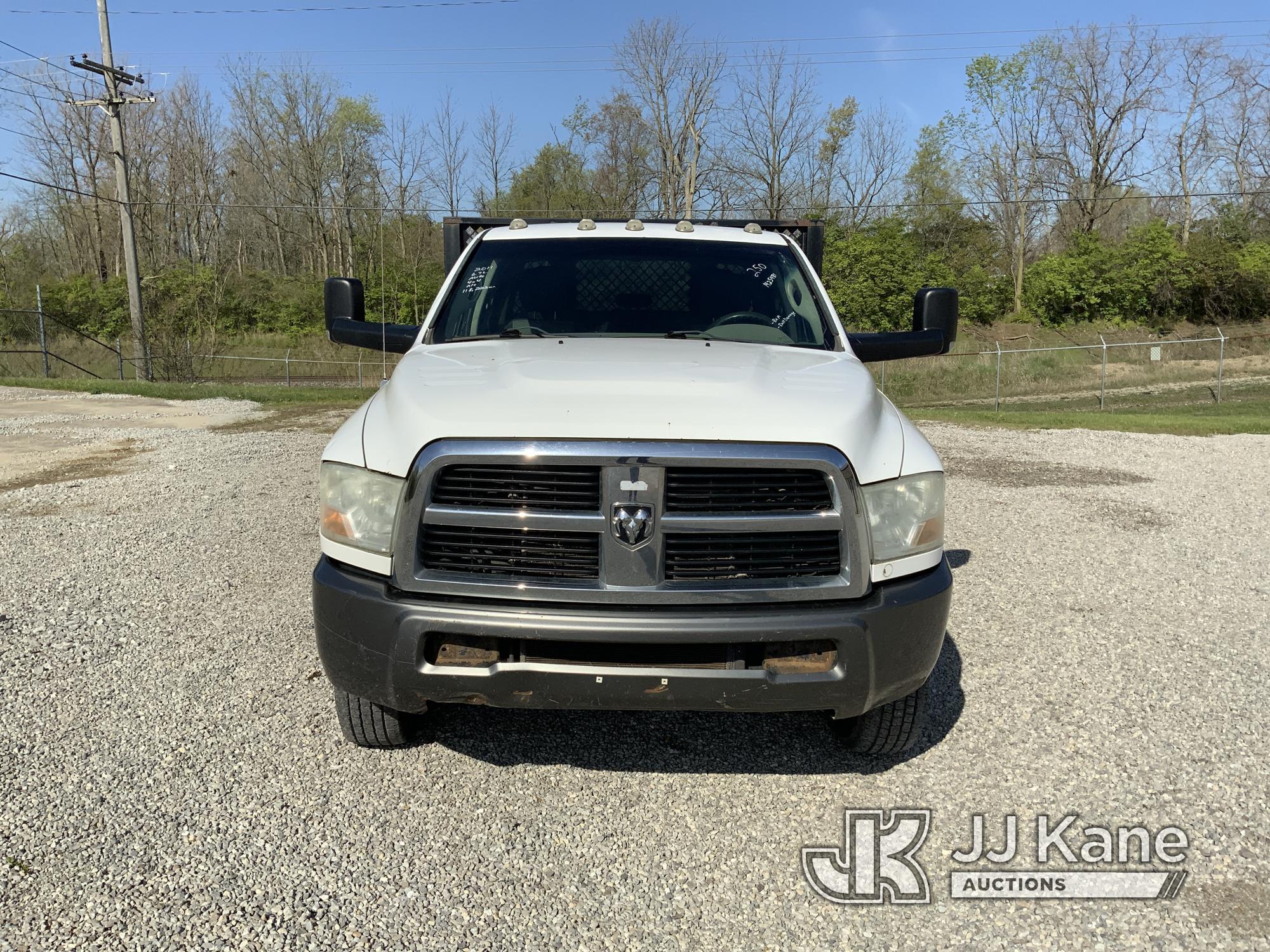 (Fort Wayne, IN) 2011 Dodge RAM W3500 4X4 Crew-Cab Flatbed Truck Runs & Moves) (Rust Damage