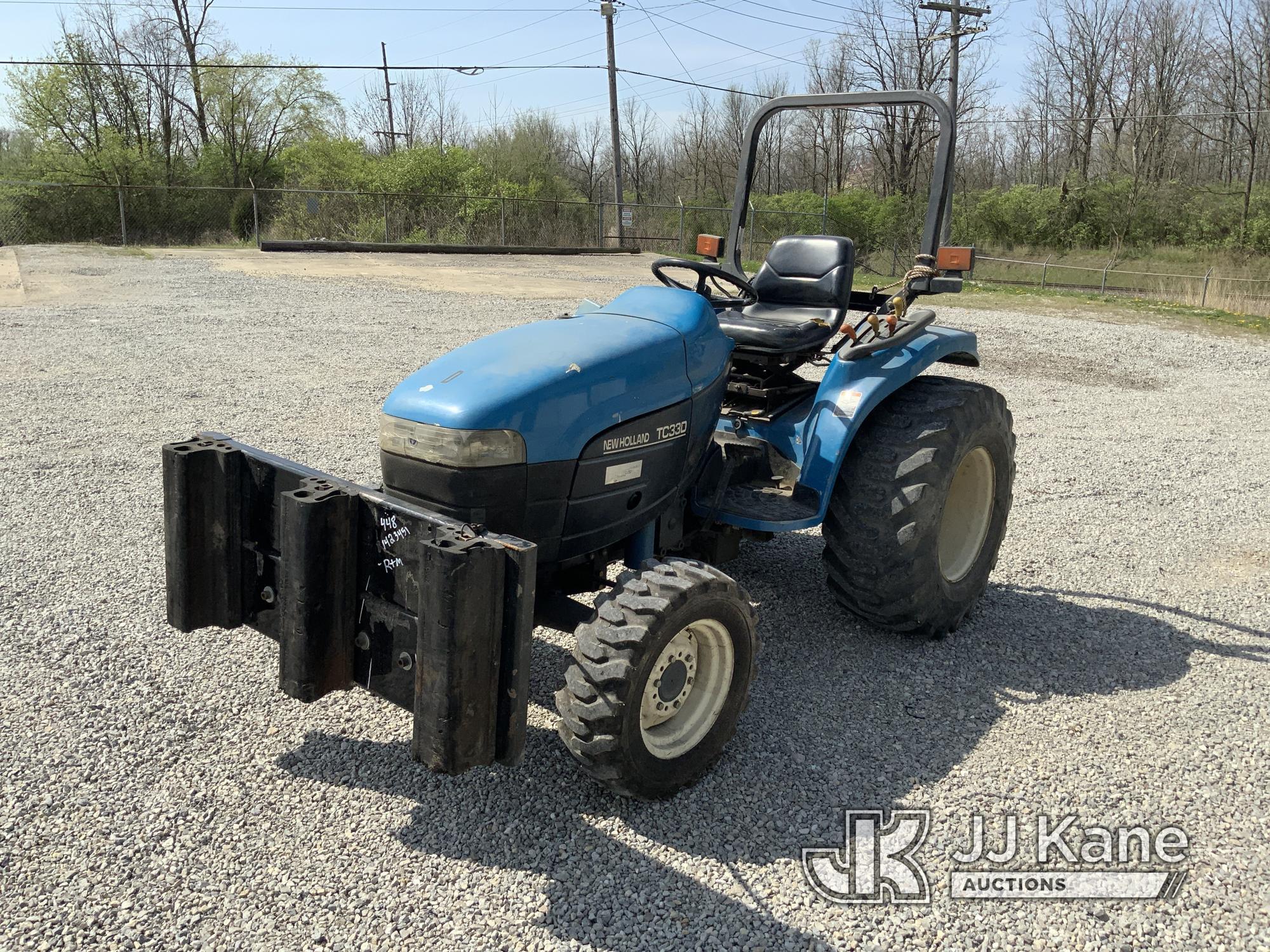 (Fort Wayne, IN) New Holland TC33D Utility Tractor Runs & Moves) (Bad Battery