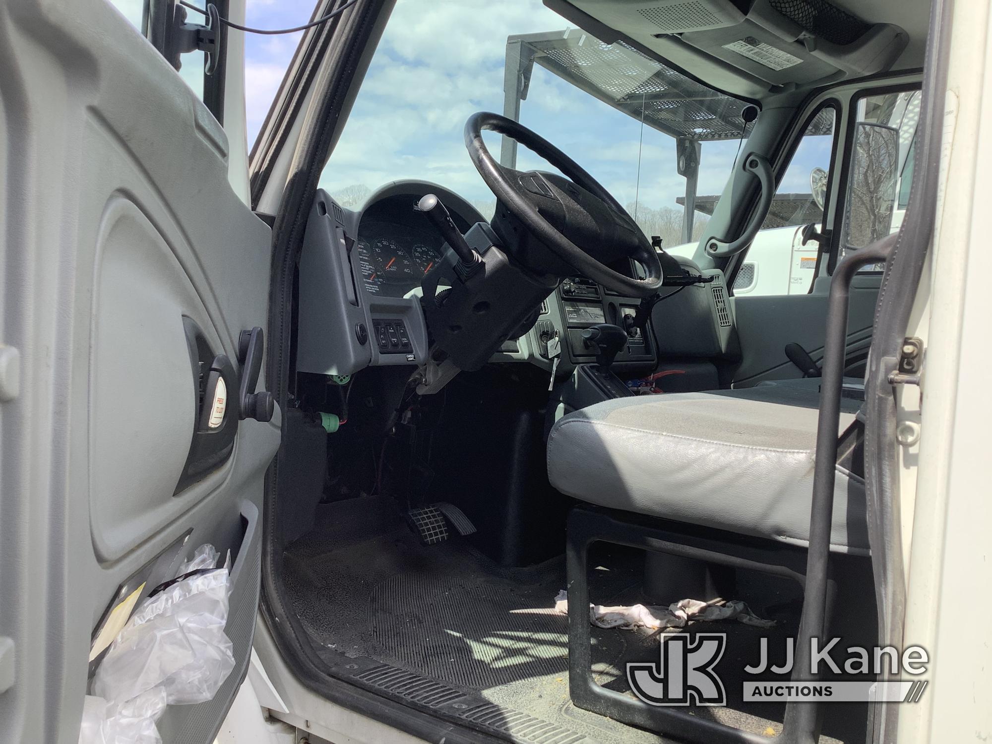 (Smock, PA) 2005 International 4300 Van Body Truck Not Running, Cranks Over, Condition Unknown, Rust