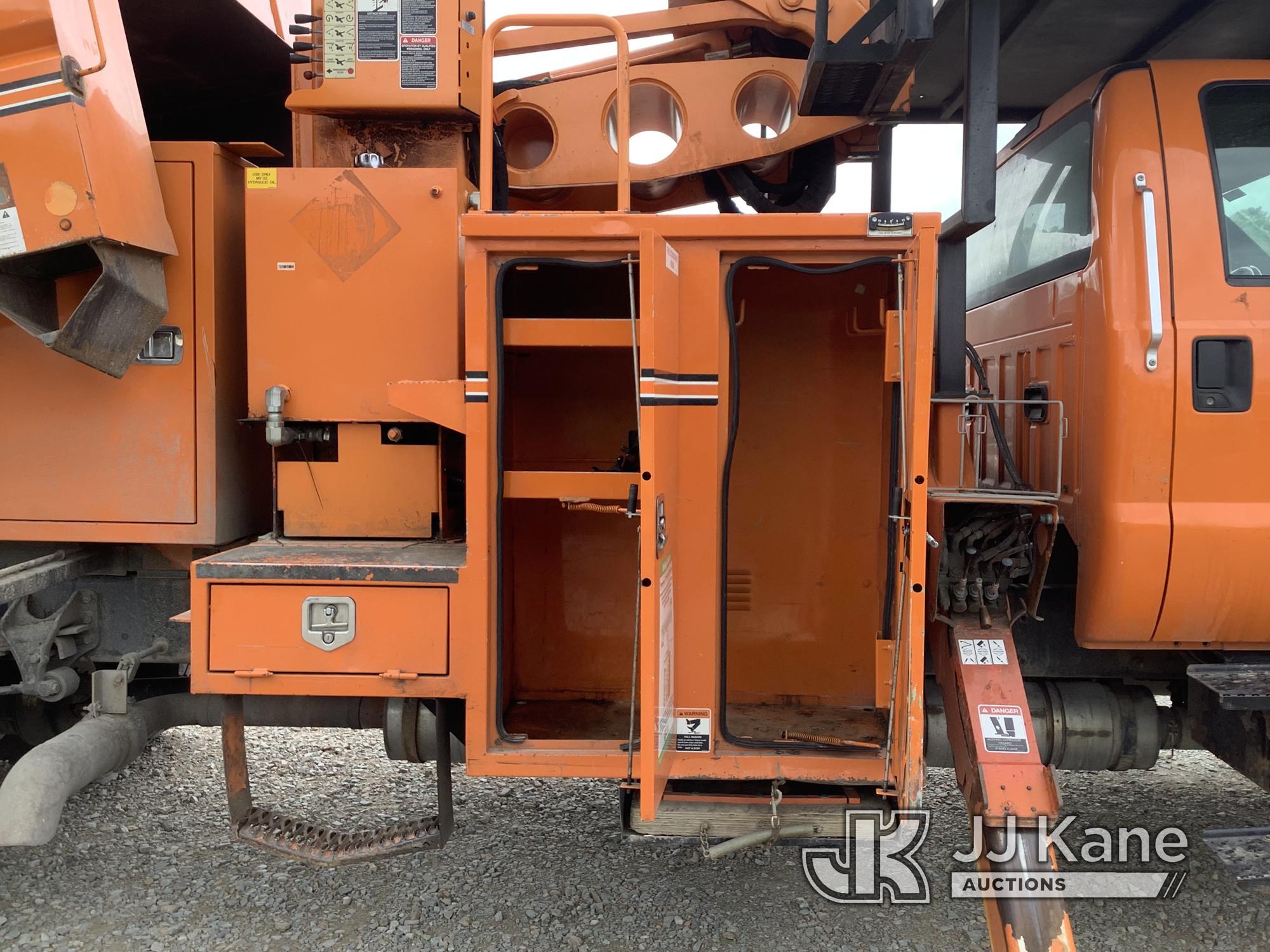 (Smock, PA) Altec LR760E70, Over-Center Elevator Bucket mounted behind cab on 2013 Ford F750 Chipper