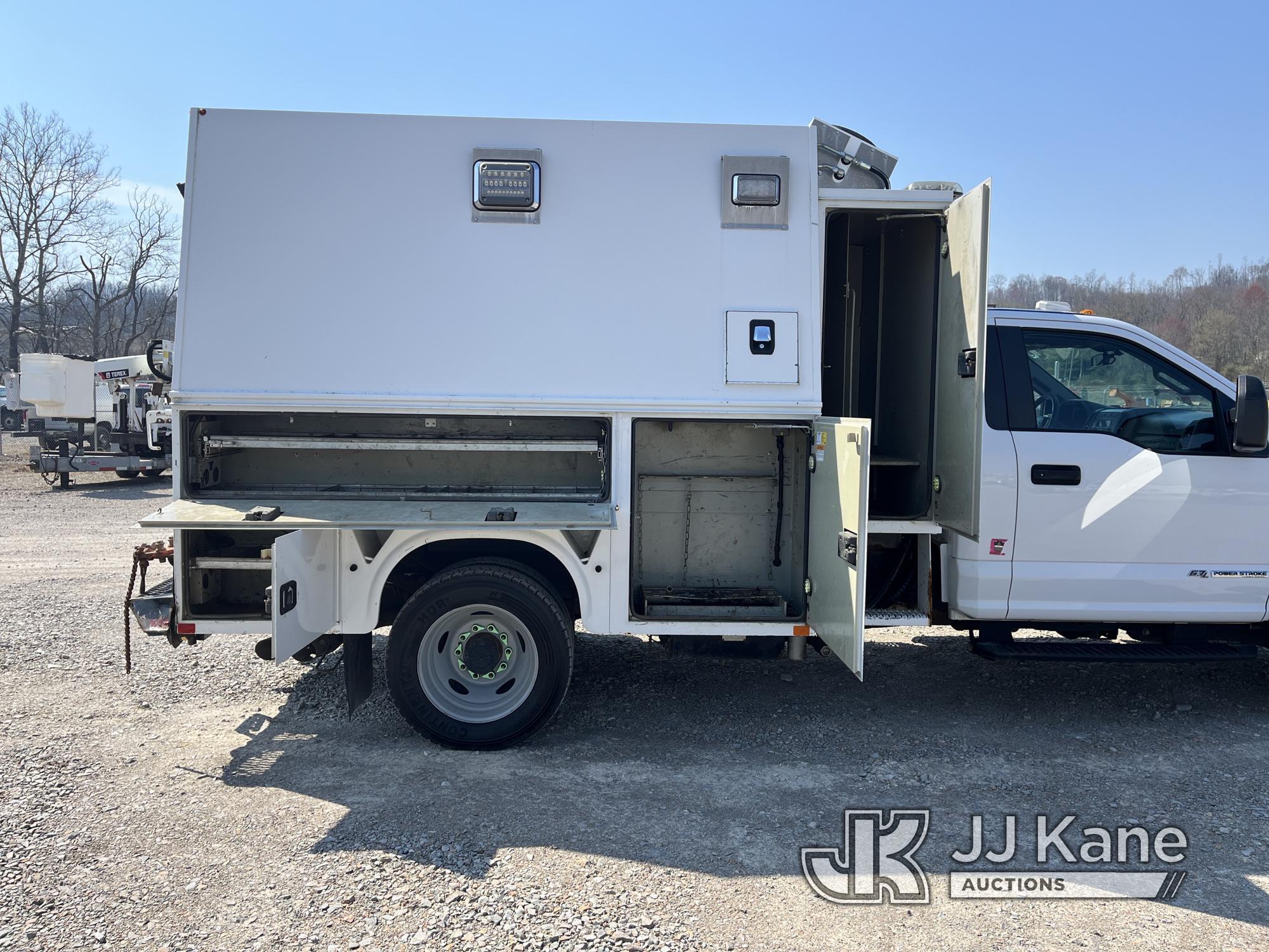 (Smock, PA) 2017 Ford F550 Air Compressor/Enclosed Utility Truck Runs, Moves & Operates, Compressor