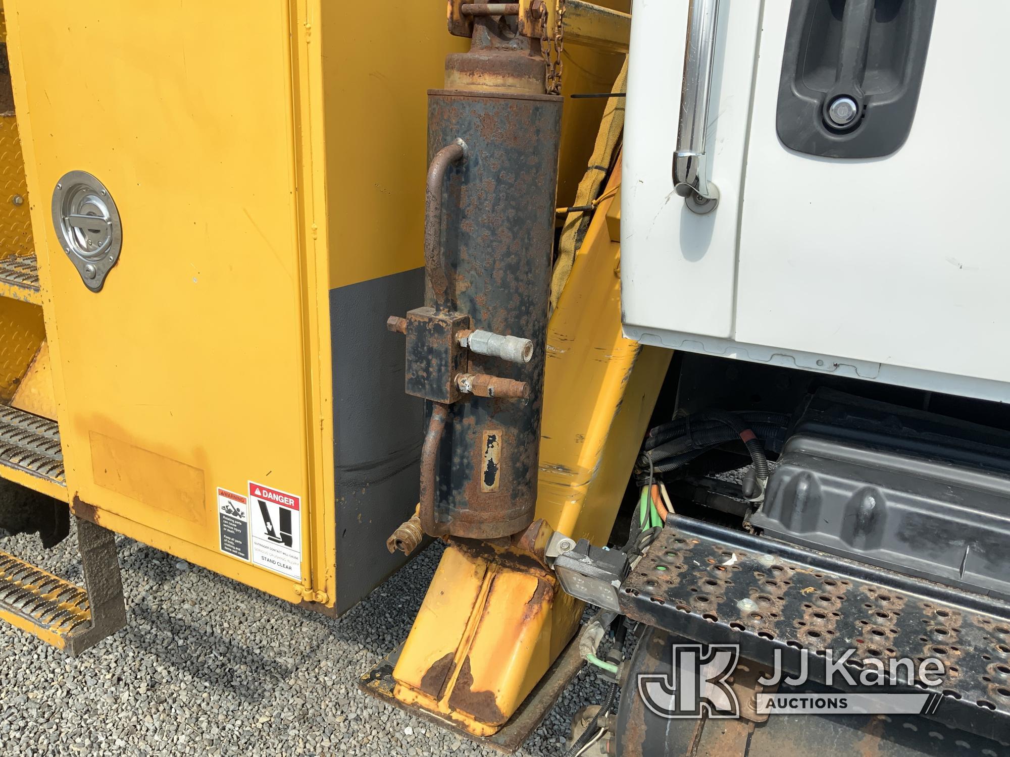 (Fort Wayne, IN) Terex/Telelect Commander 4047, Digger Derrick rear mounted on 2009 International 73