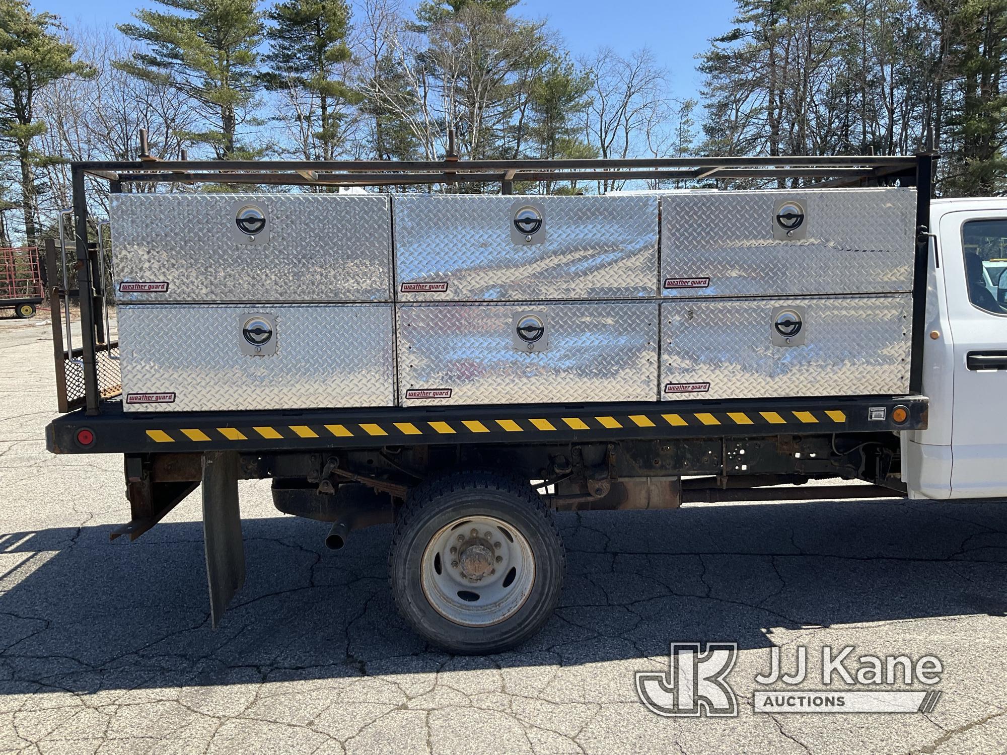 (Wells, ME) 2017 Ford F450 4x4 Crew-Cab Flatbed/Service Truck Runs & Moves) (Body Damage, Rust Damag