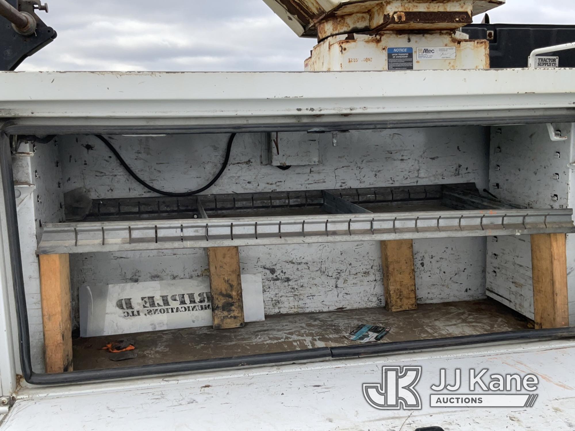 (Ashland, OH) Altec T40P, Non-Insulated Cable Placing Bucket Truck center mounted on 2016 Freightlin