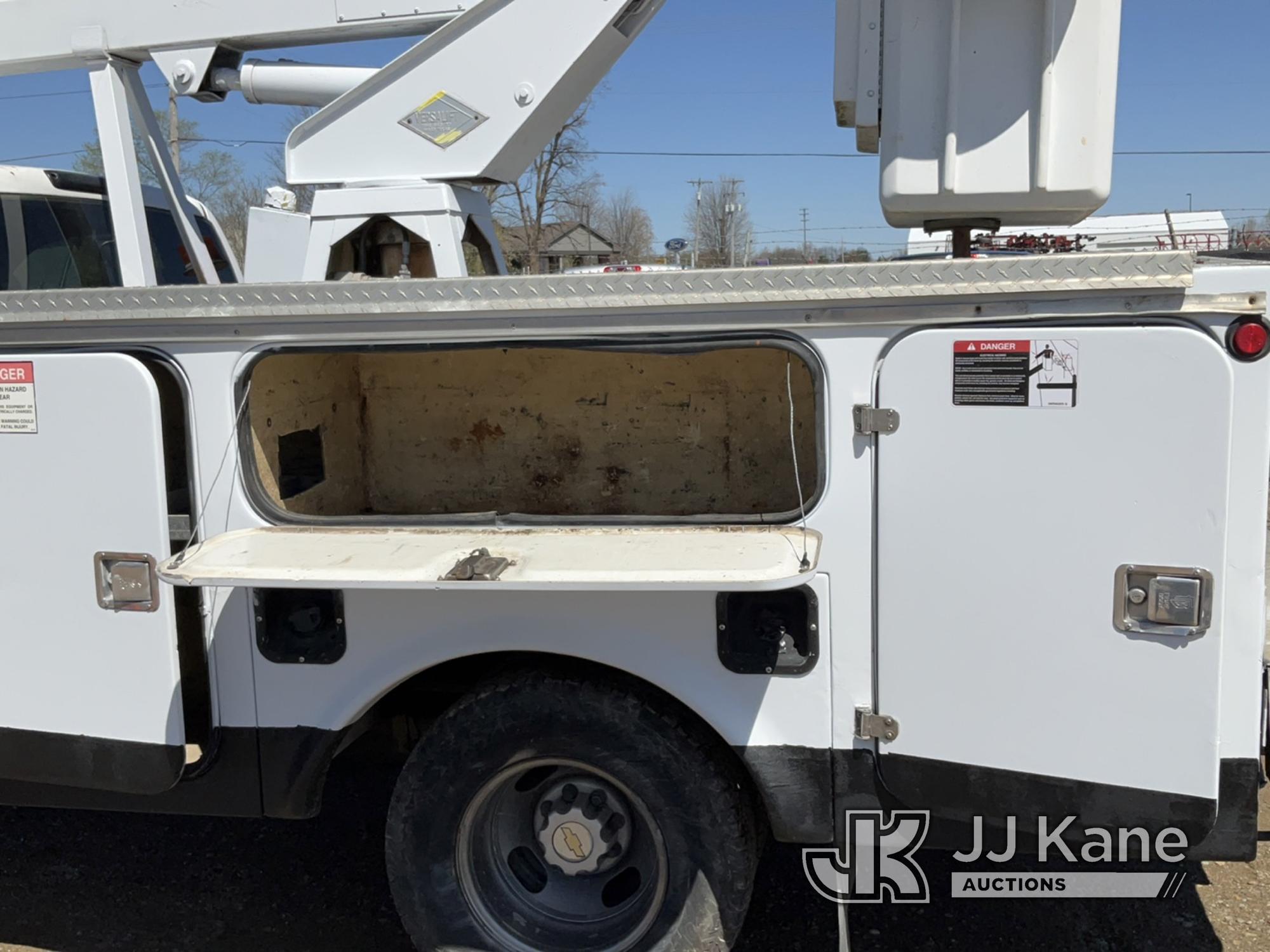 (Charlotte, MI) Versalift SHV28PS, Non-Insulated Bucket Truck mounted behind cab on 2005 Chevrolet S