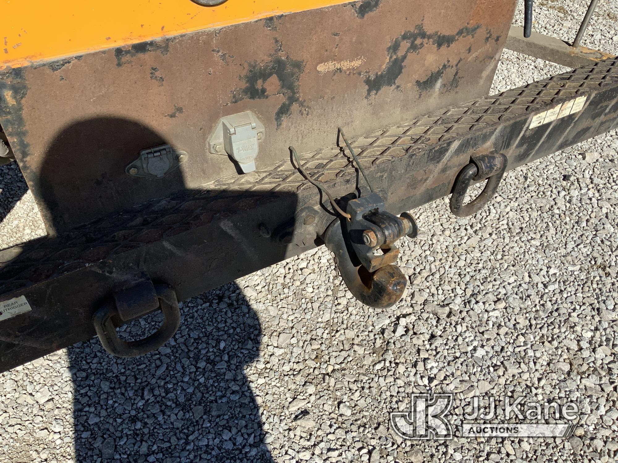 (Fort Wayne, IN) Simon-Telelect Commander 4047, Digger Derrick rear mounted on 2011 International 43