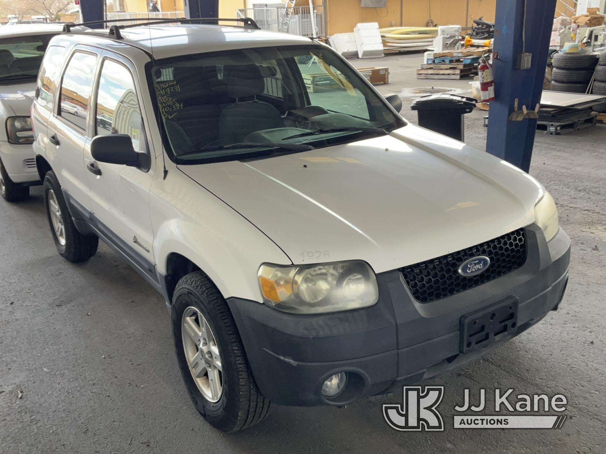 (Jurupa Valley, CA) 2006 Ford Escape Hybrid AWD Sport Utility Vehicle Runs & Moves